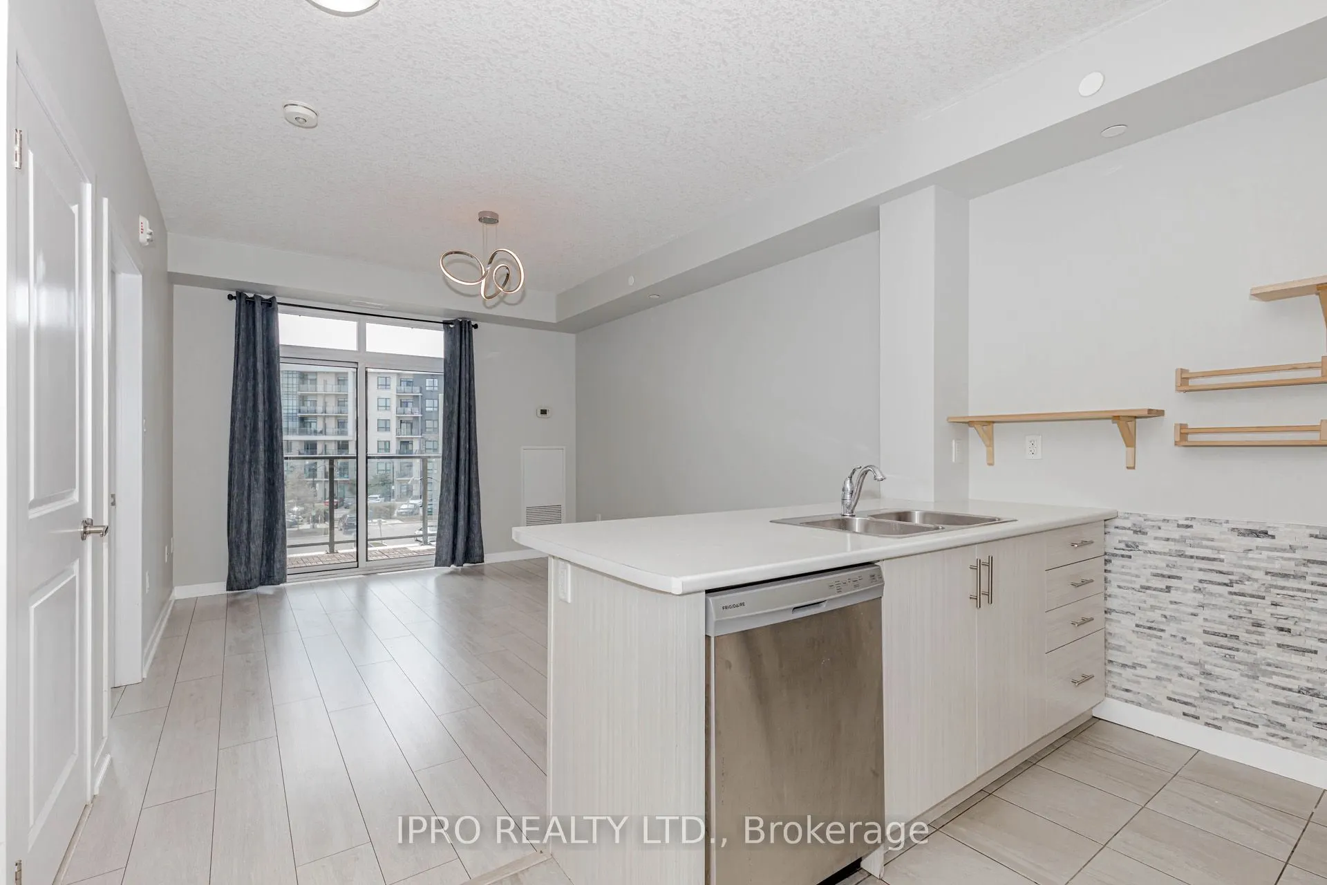 101 Shoreview Place, #326