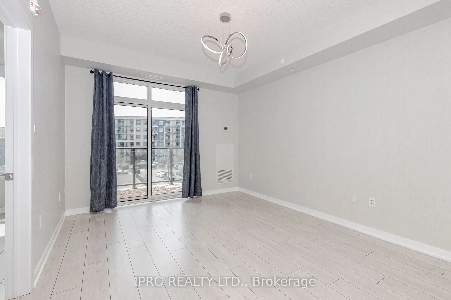 101 Shoreview Place, #326