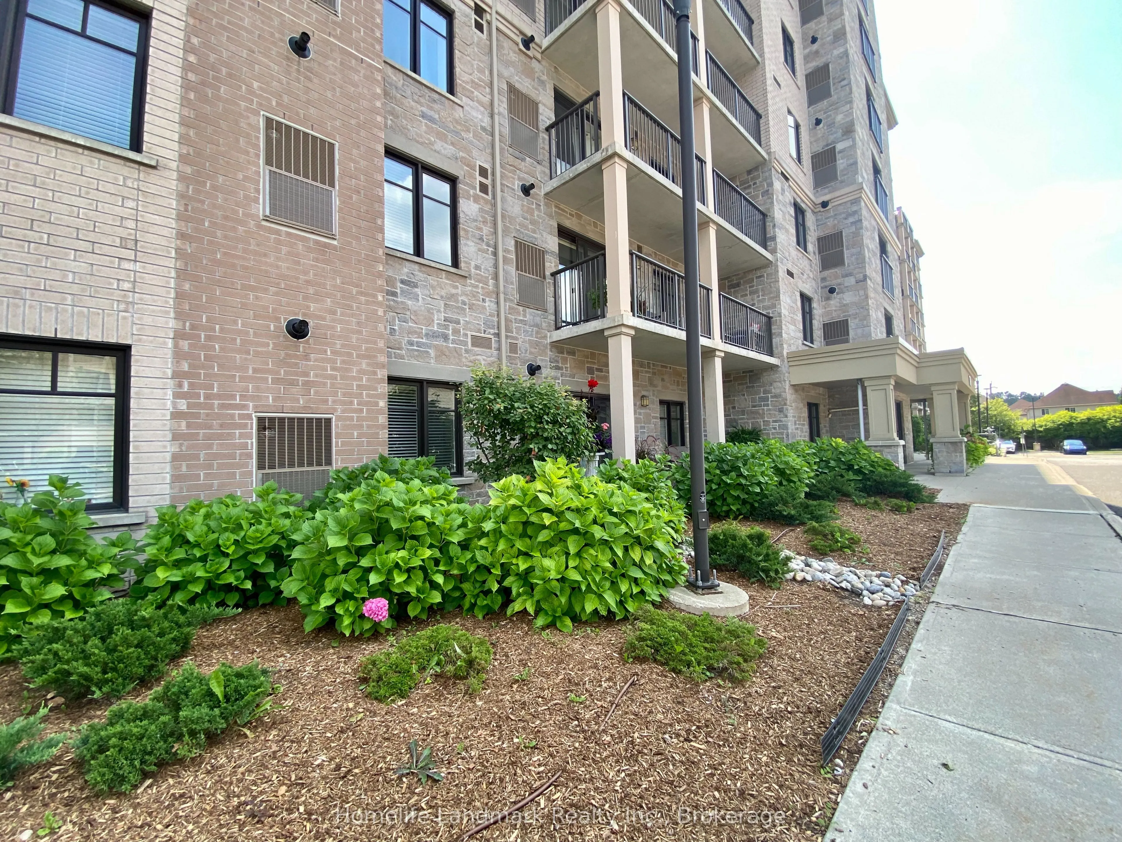 776 Laurelwood Drive, #302