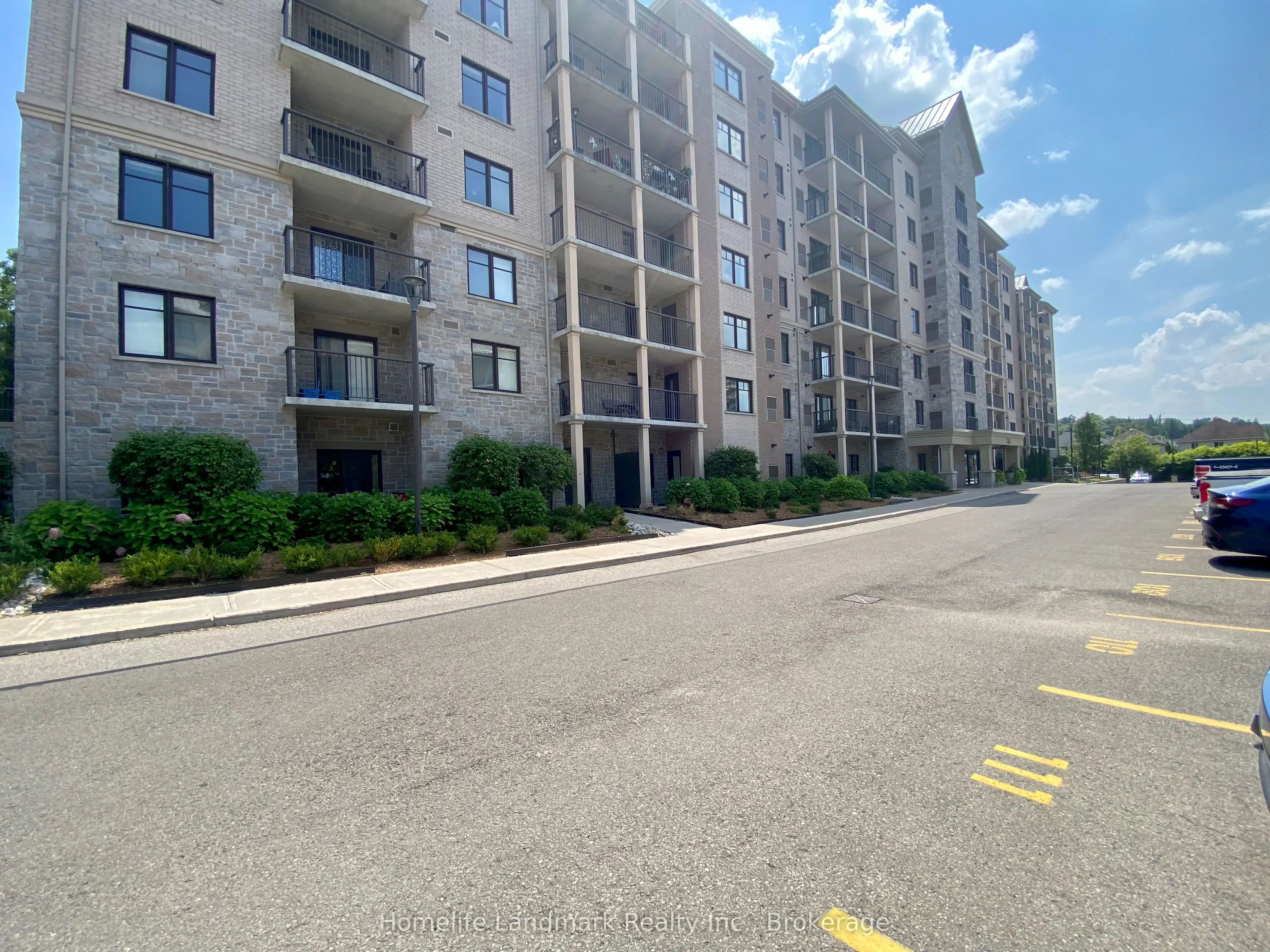 776 Laurelwood Drive, #302