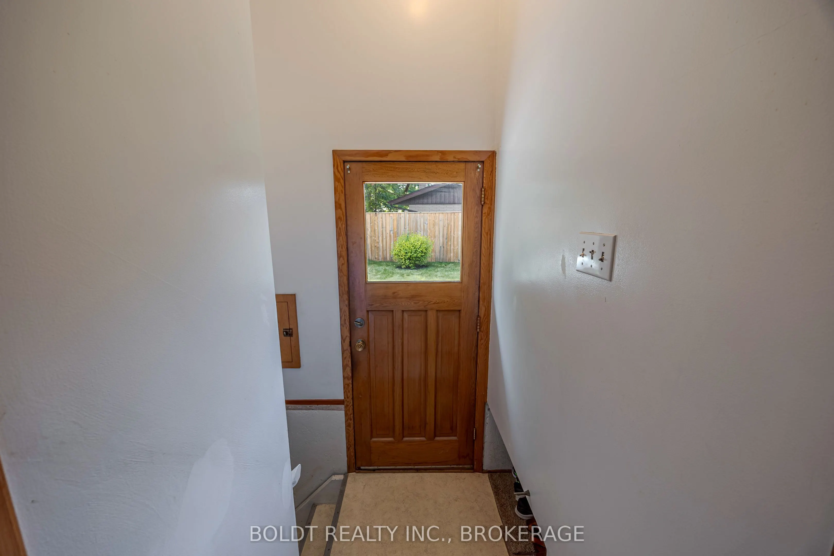 25 Lockview Crescent