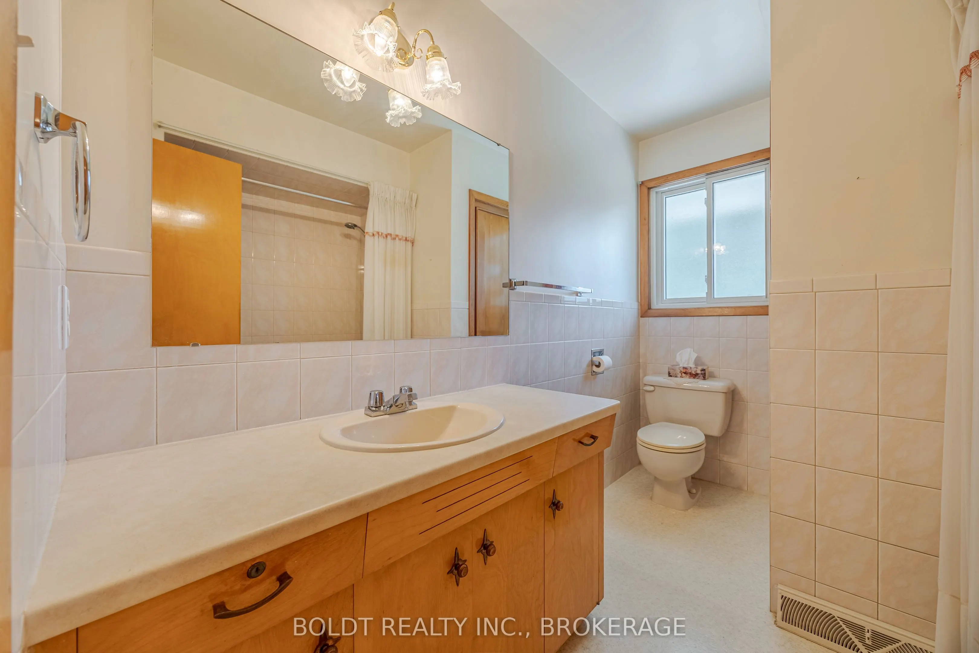 25 Lockview Crescent