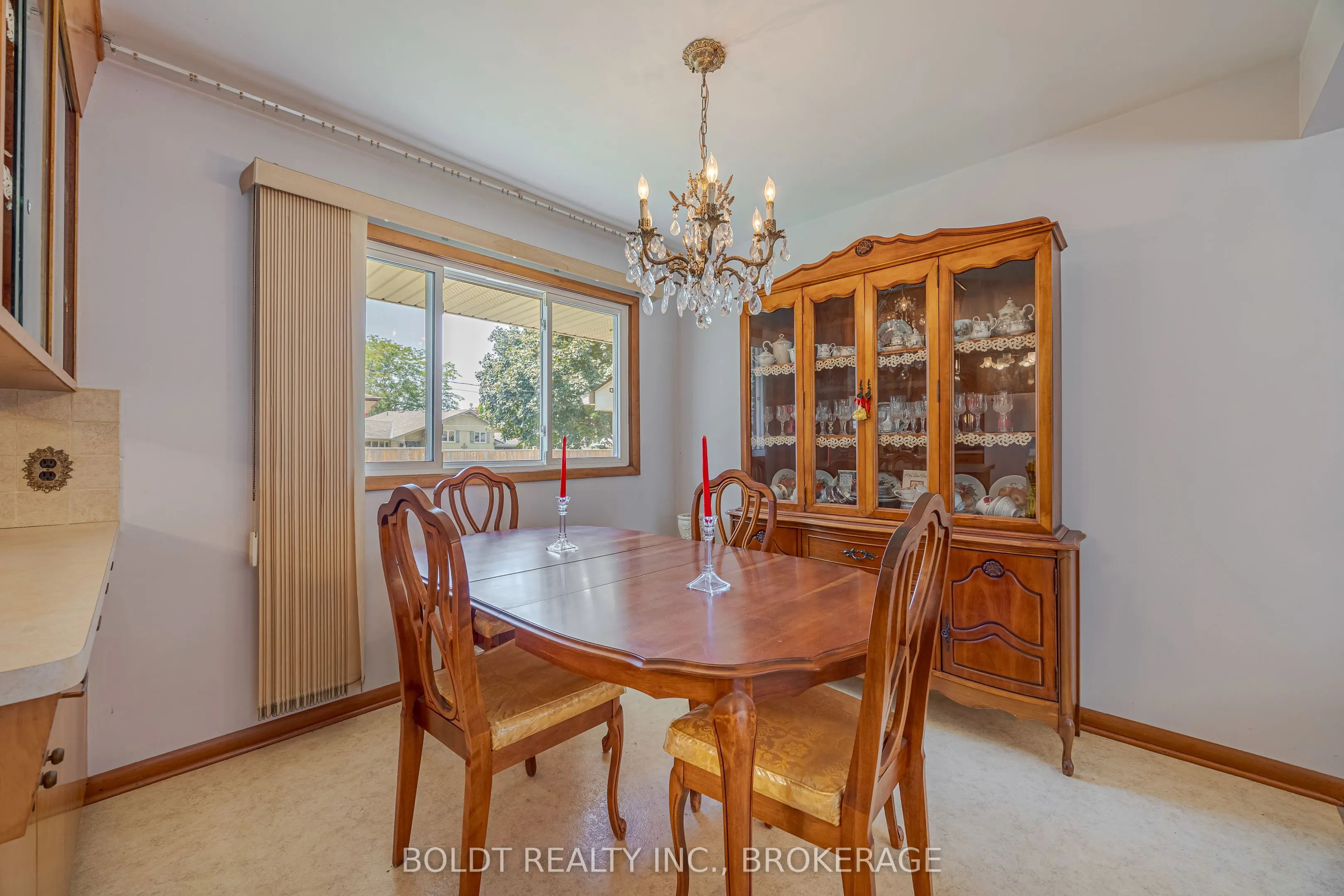 25 Lockview Crescent