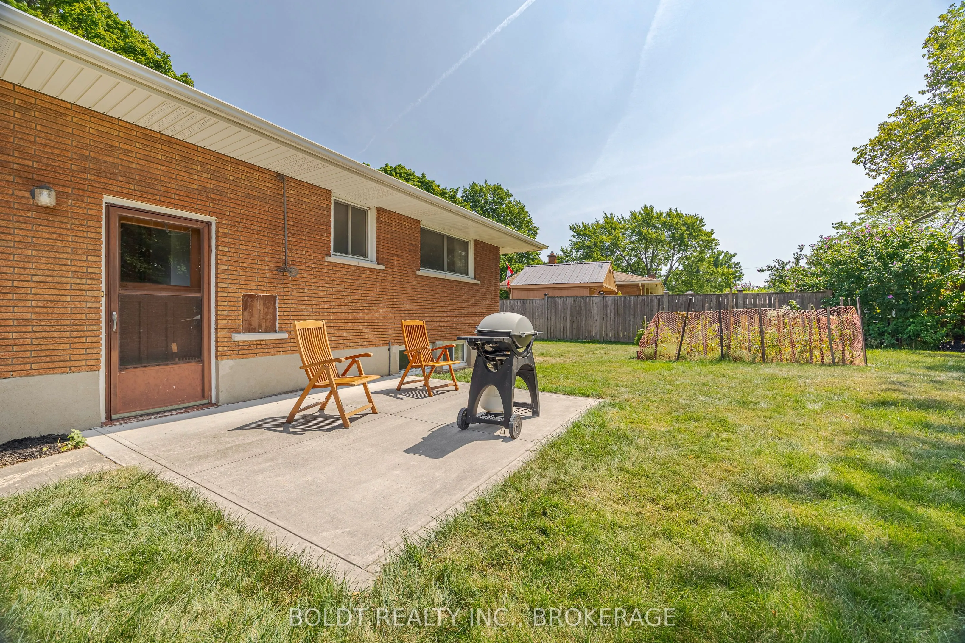 25 Lockview Crescent