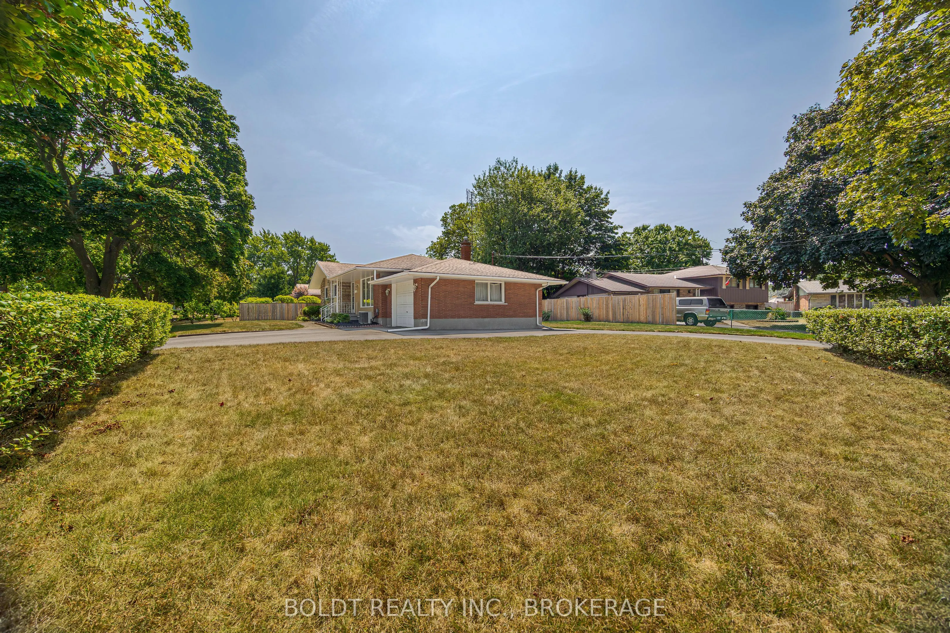 25 Lockview Crescent