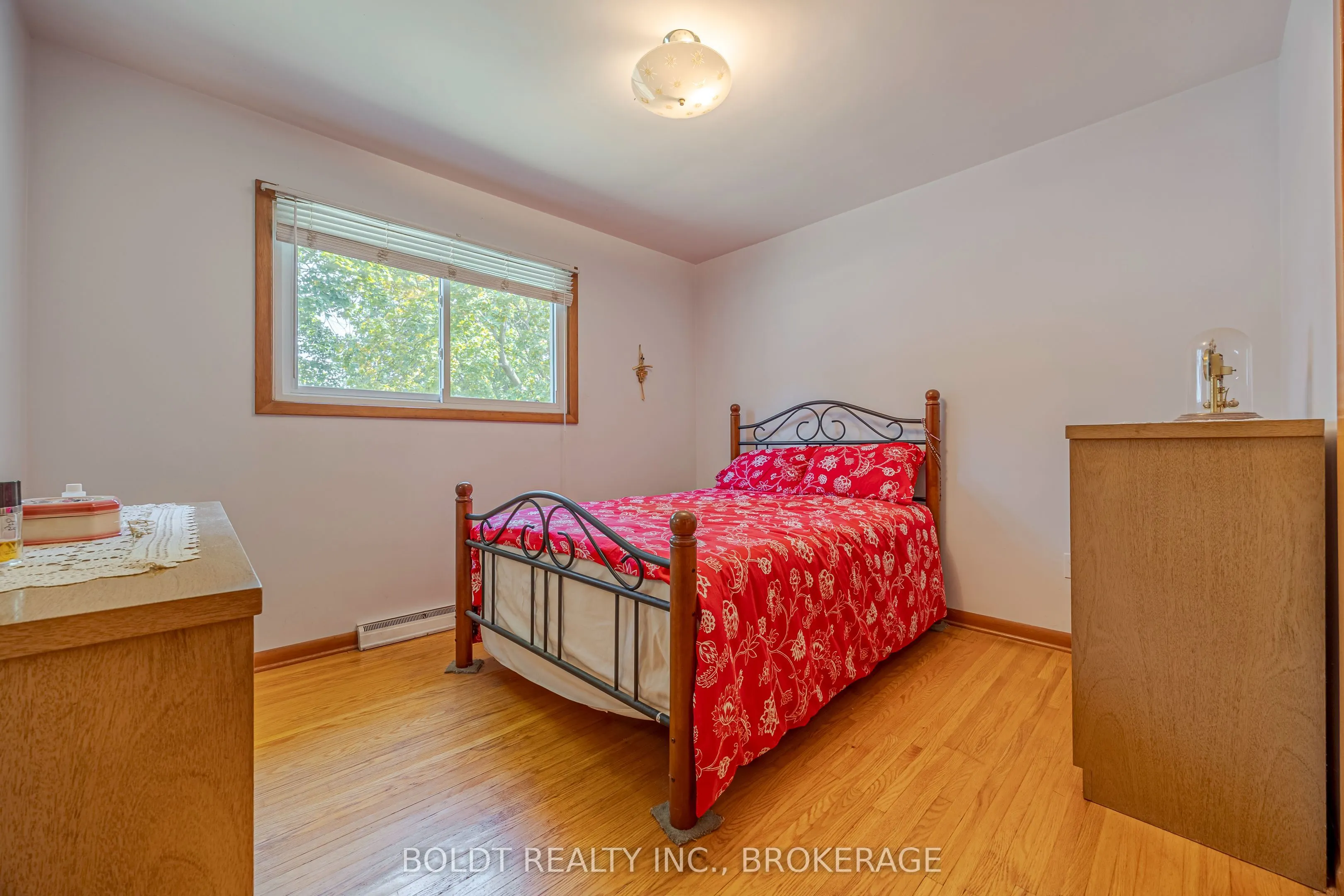 25 Lockview Crescent
