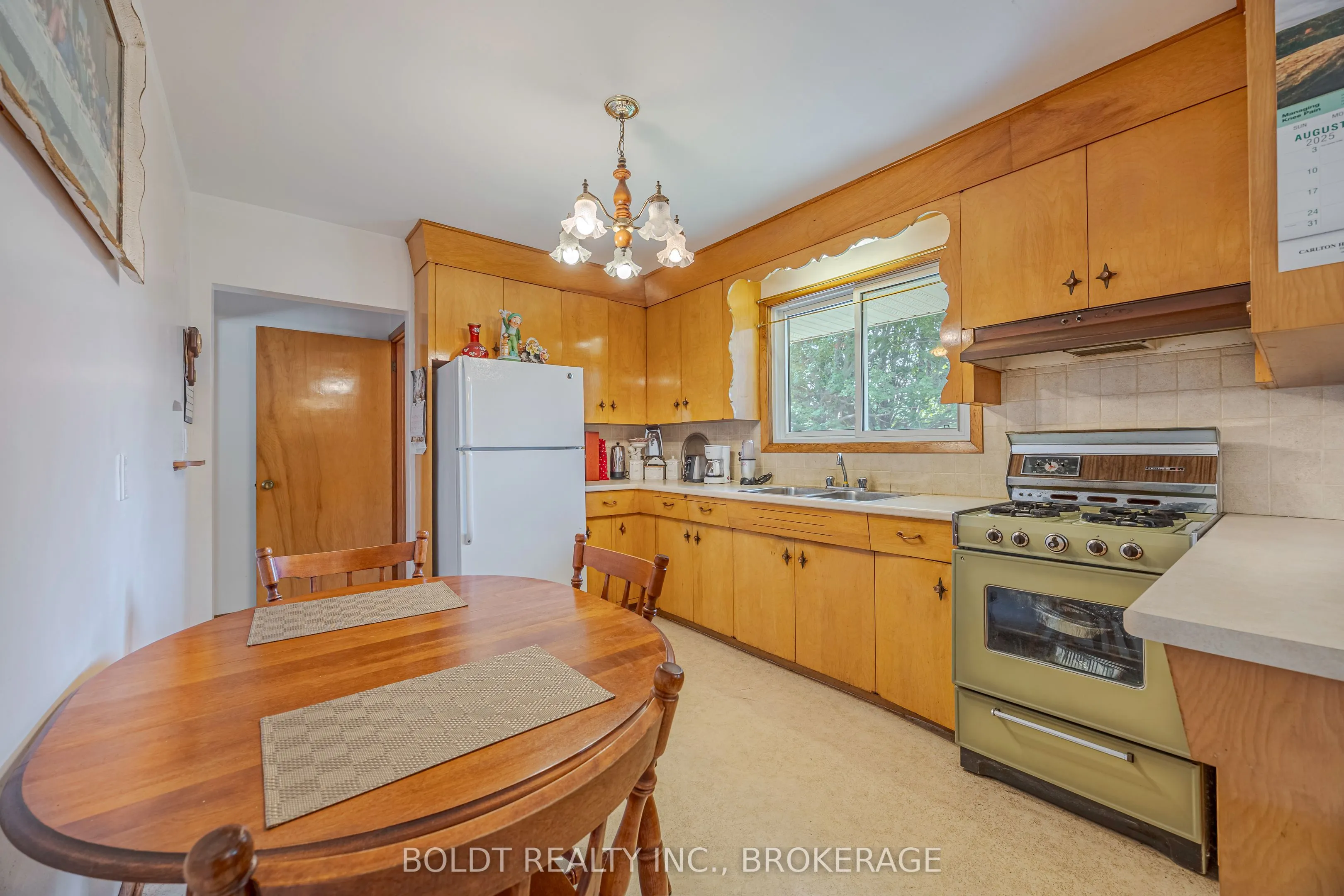 25 Lockview Crescent