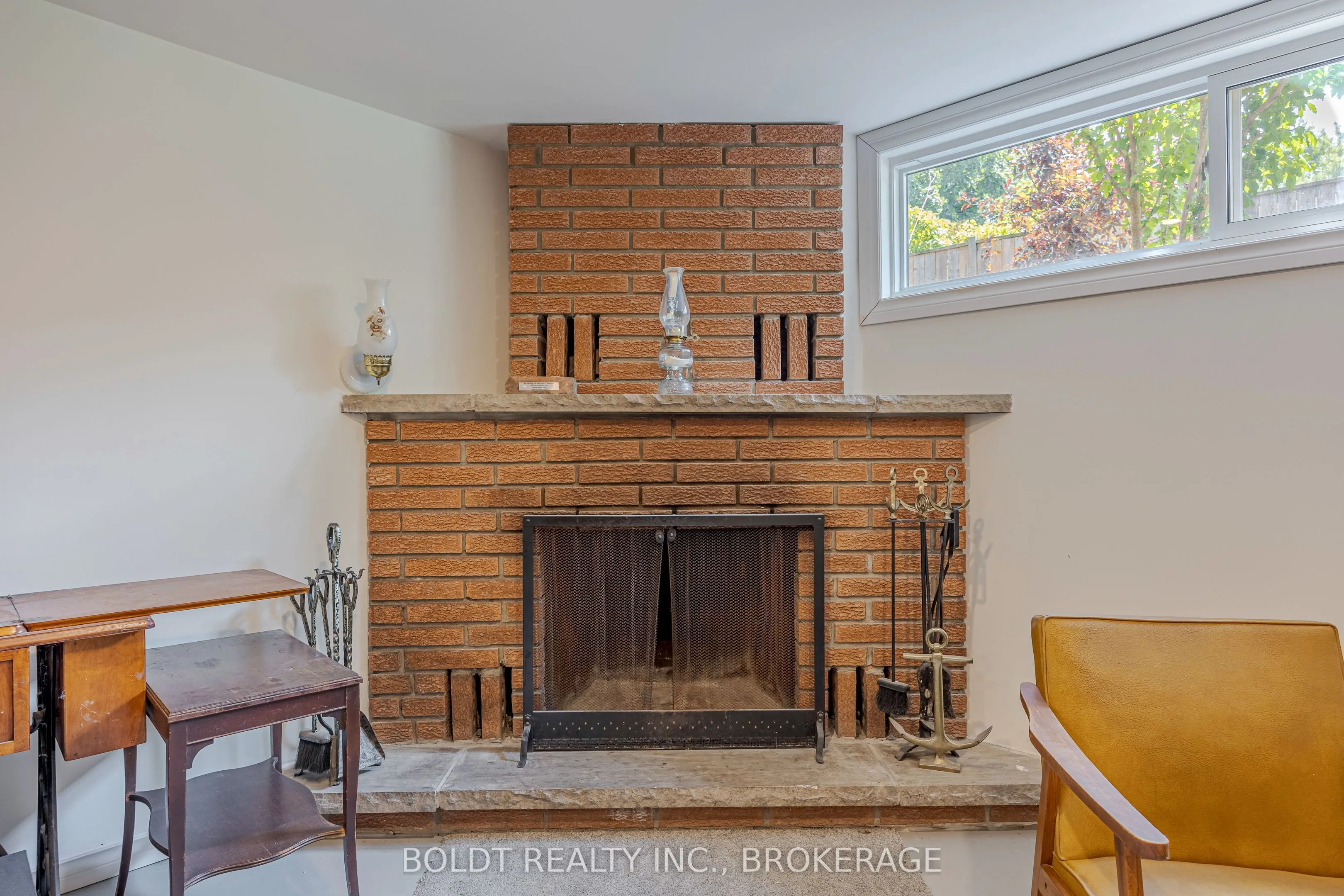 25 Lockview Crescent