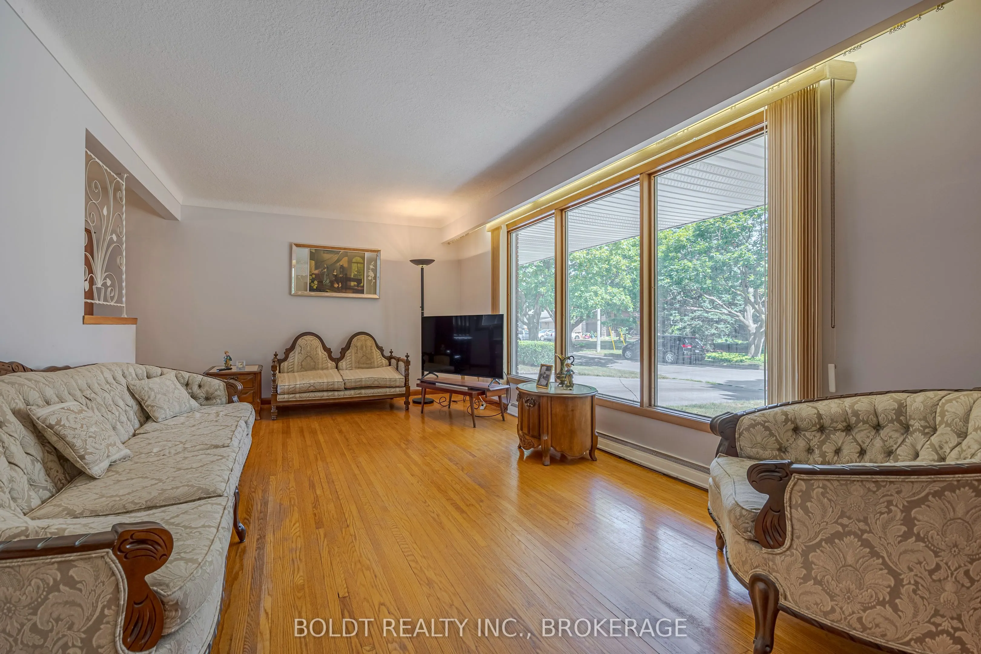25 Lockview Crescent