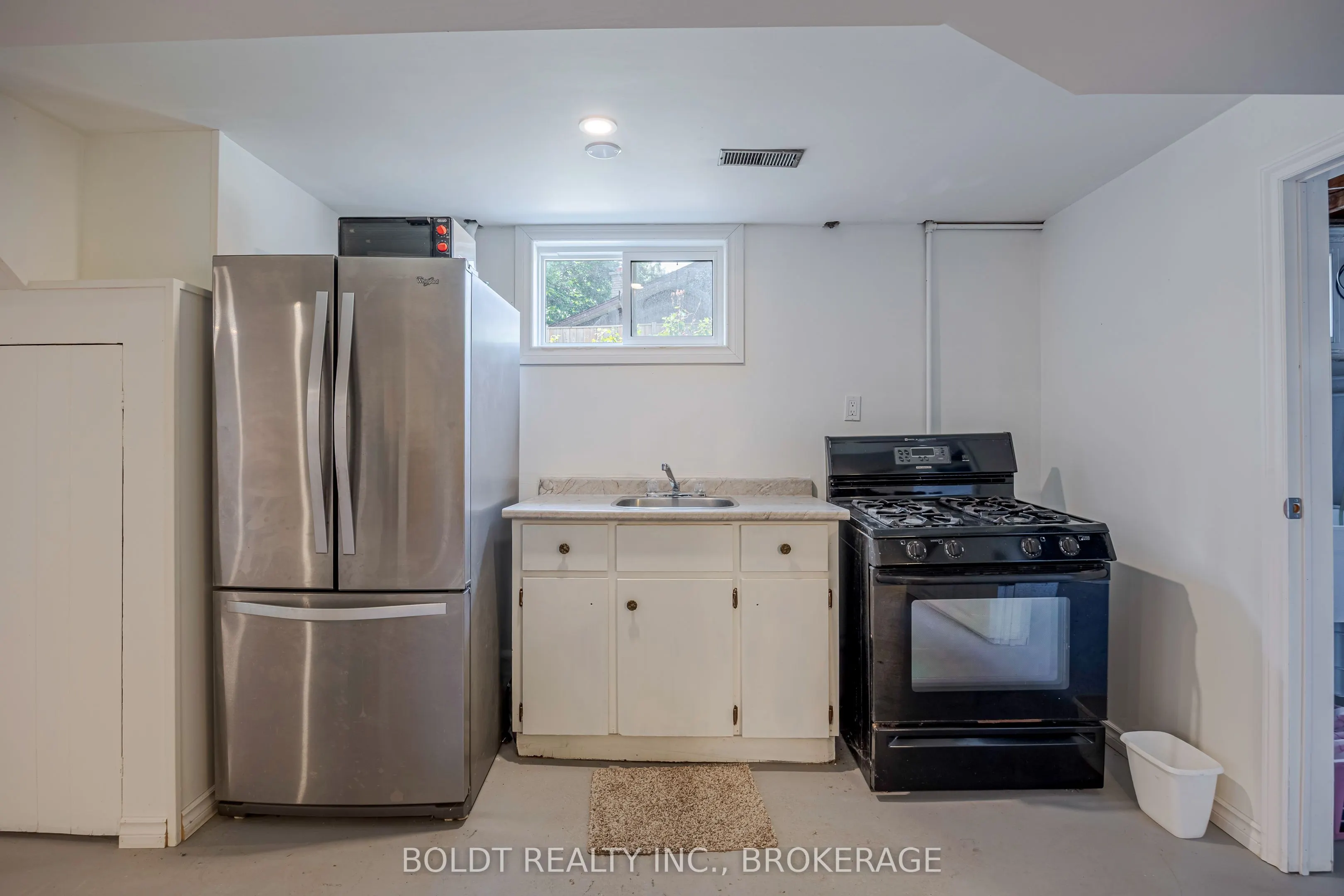 25 Lockview Crescent