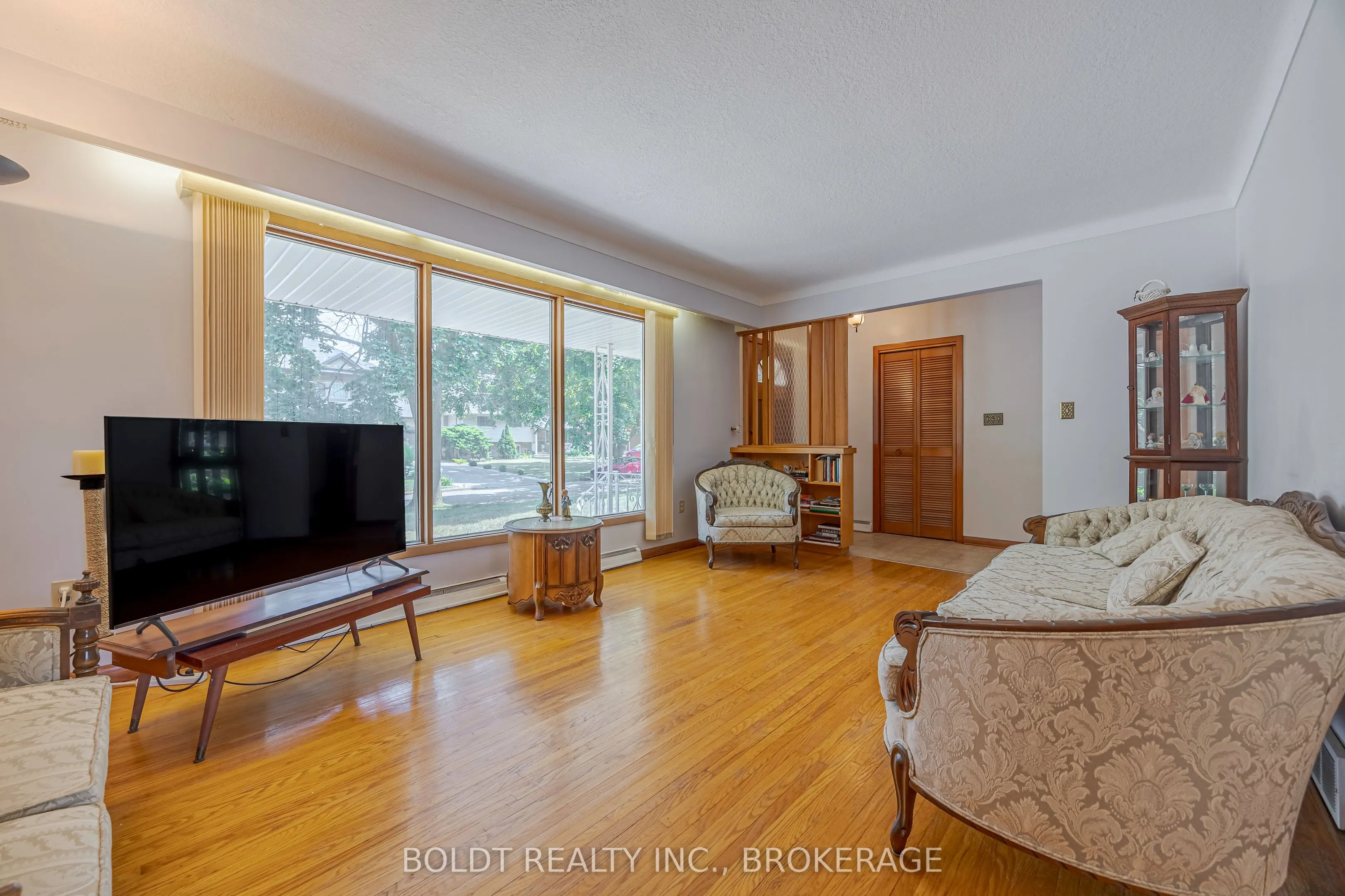 25 Lockview Crescent
