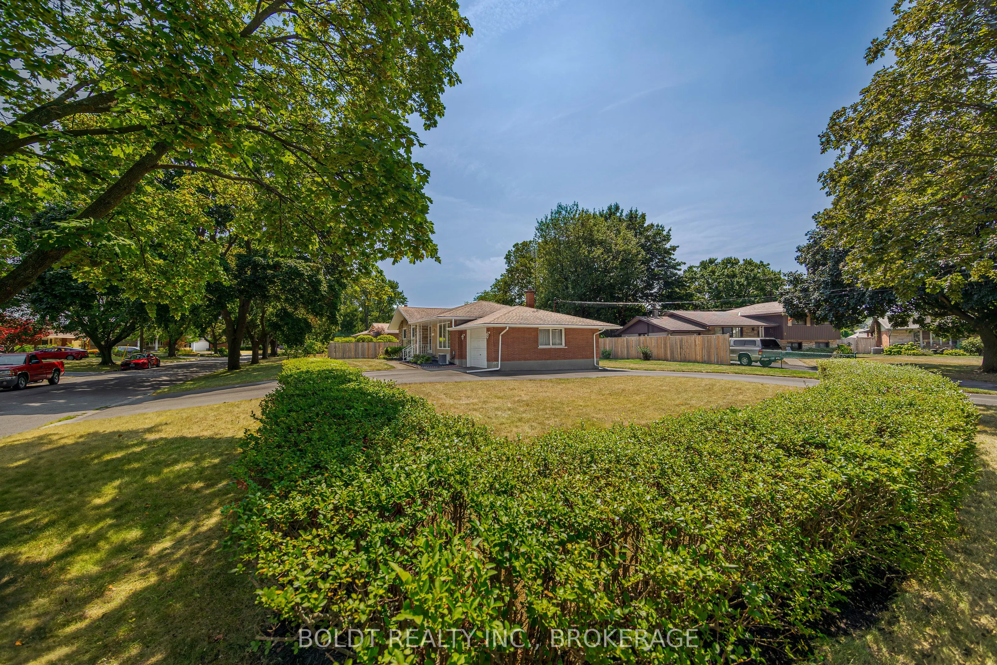 25 Lockview Crescent