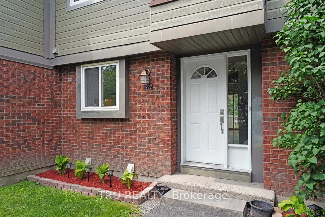 227 Pickford Drive, #28