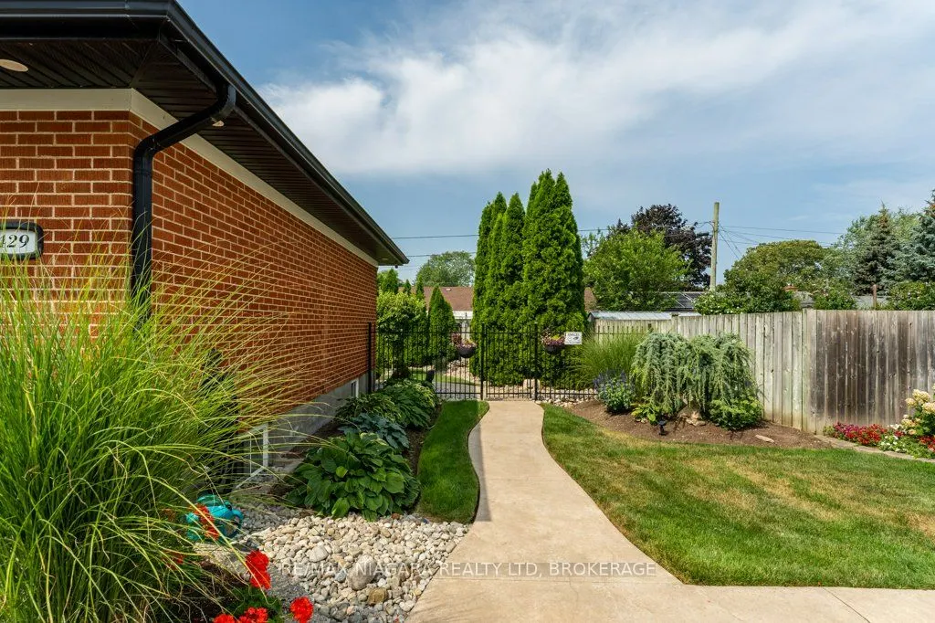 429 Grantham Avenue