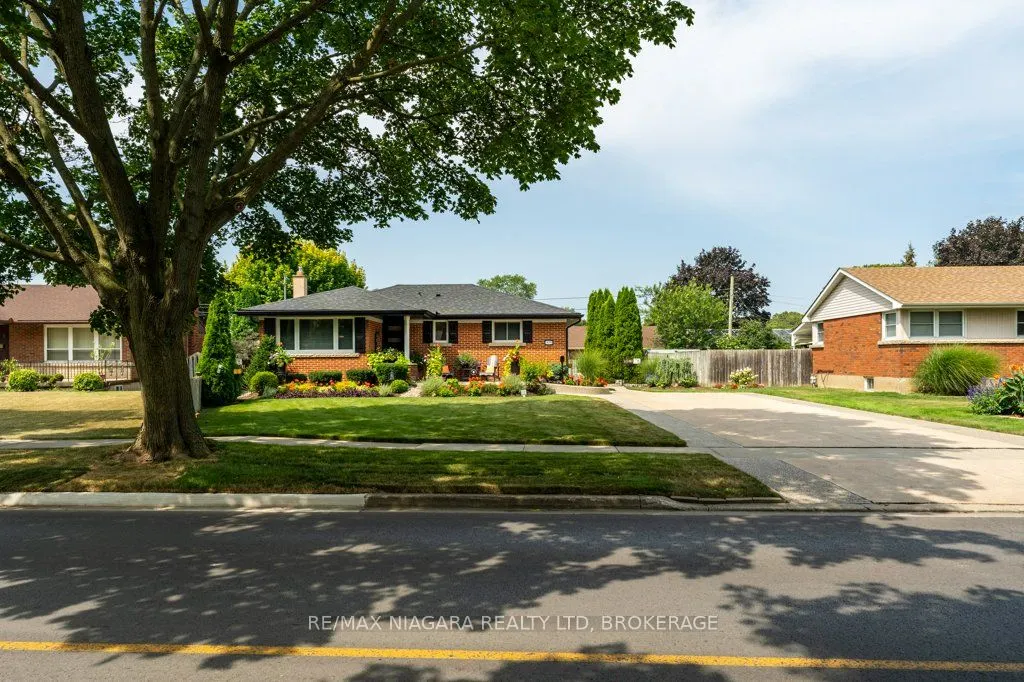 429 Grantham Avenue