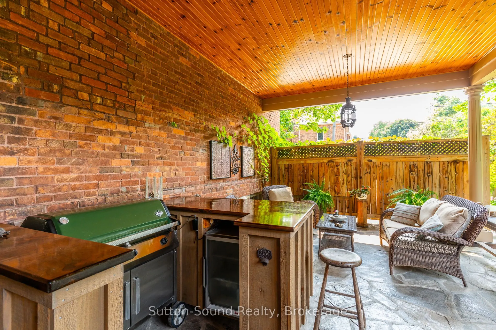 1304 4th Avenue W