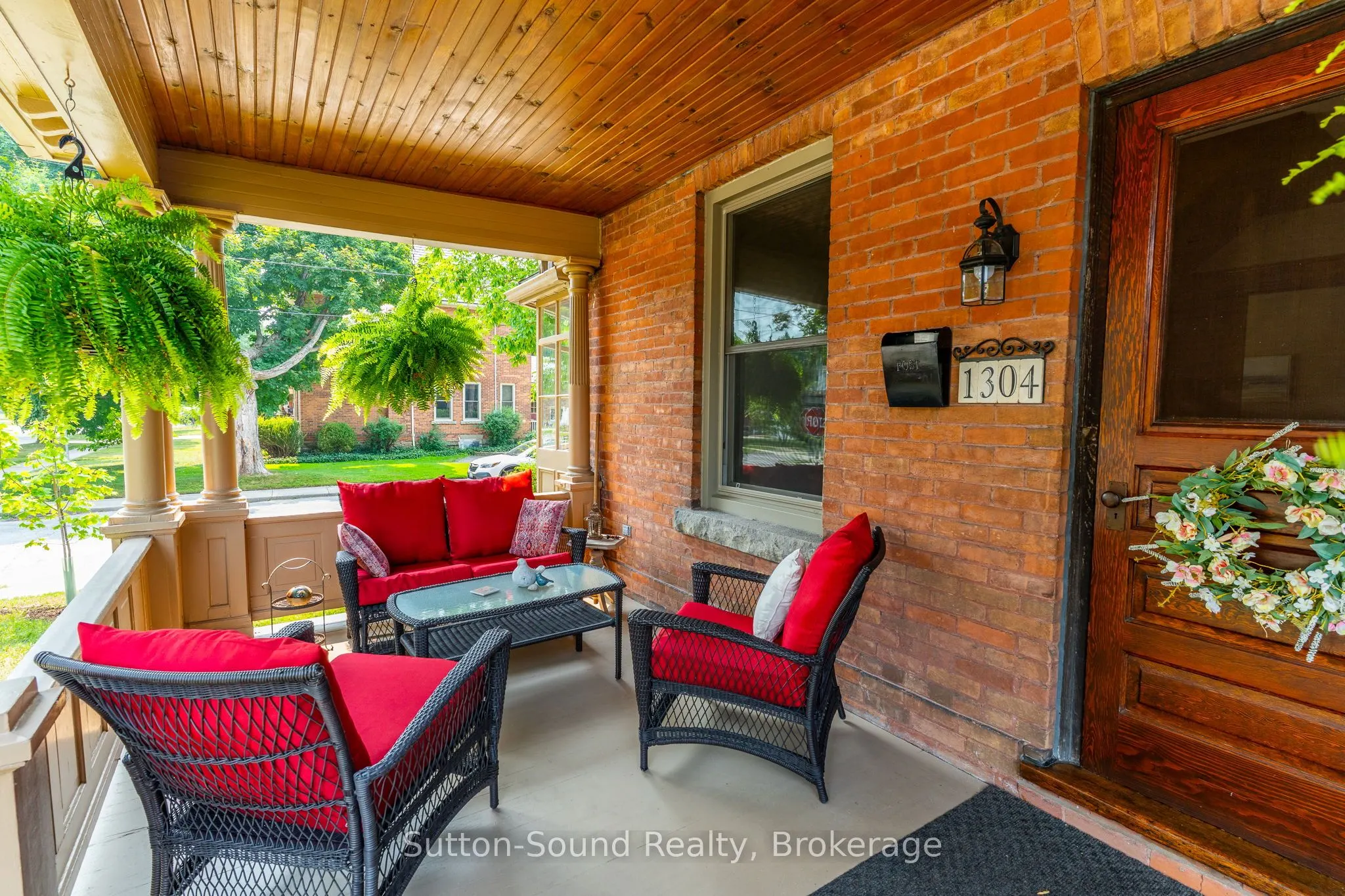 1304 4th Avenue W