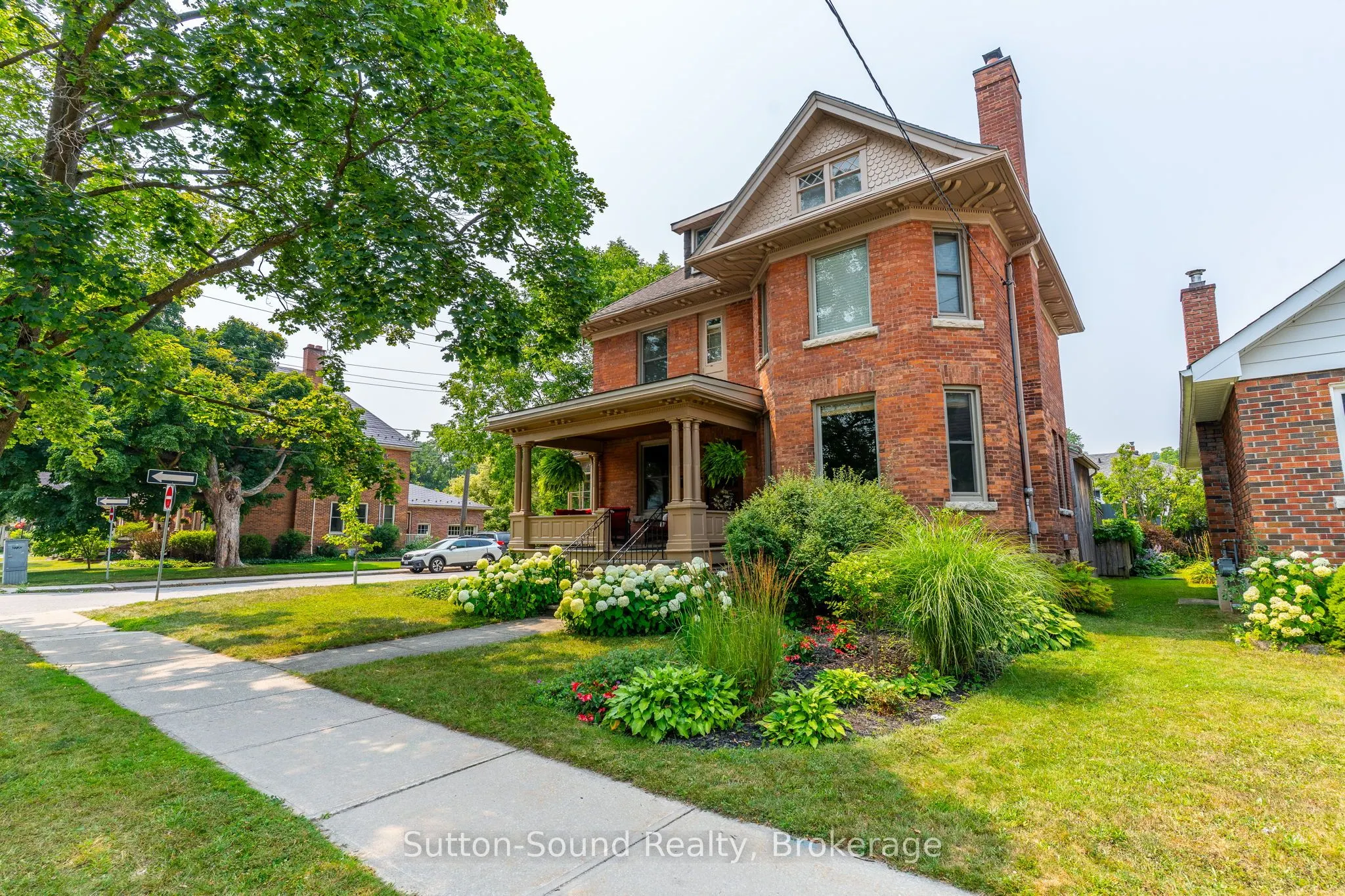 1304 4th Avenue W