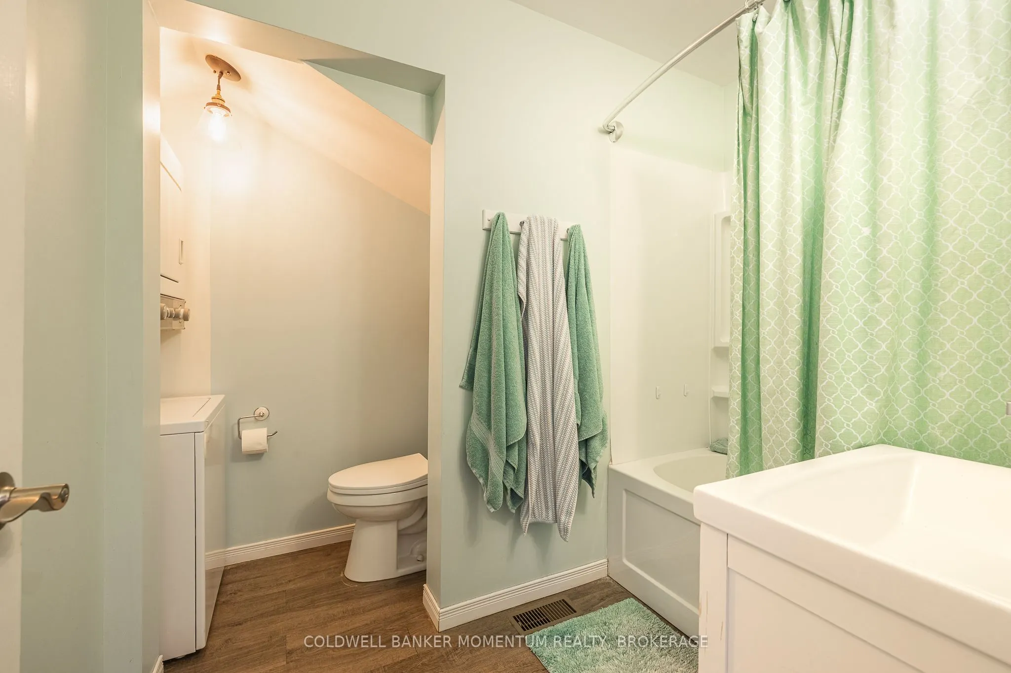 348 Cambridge Road W