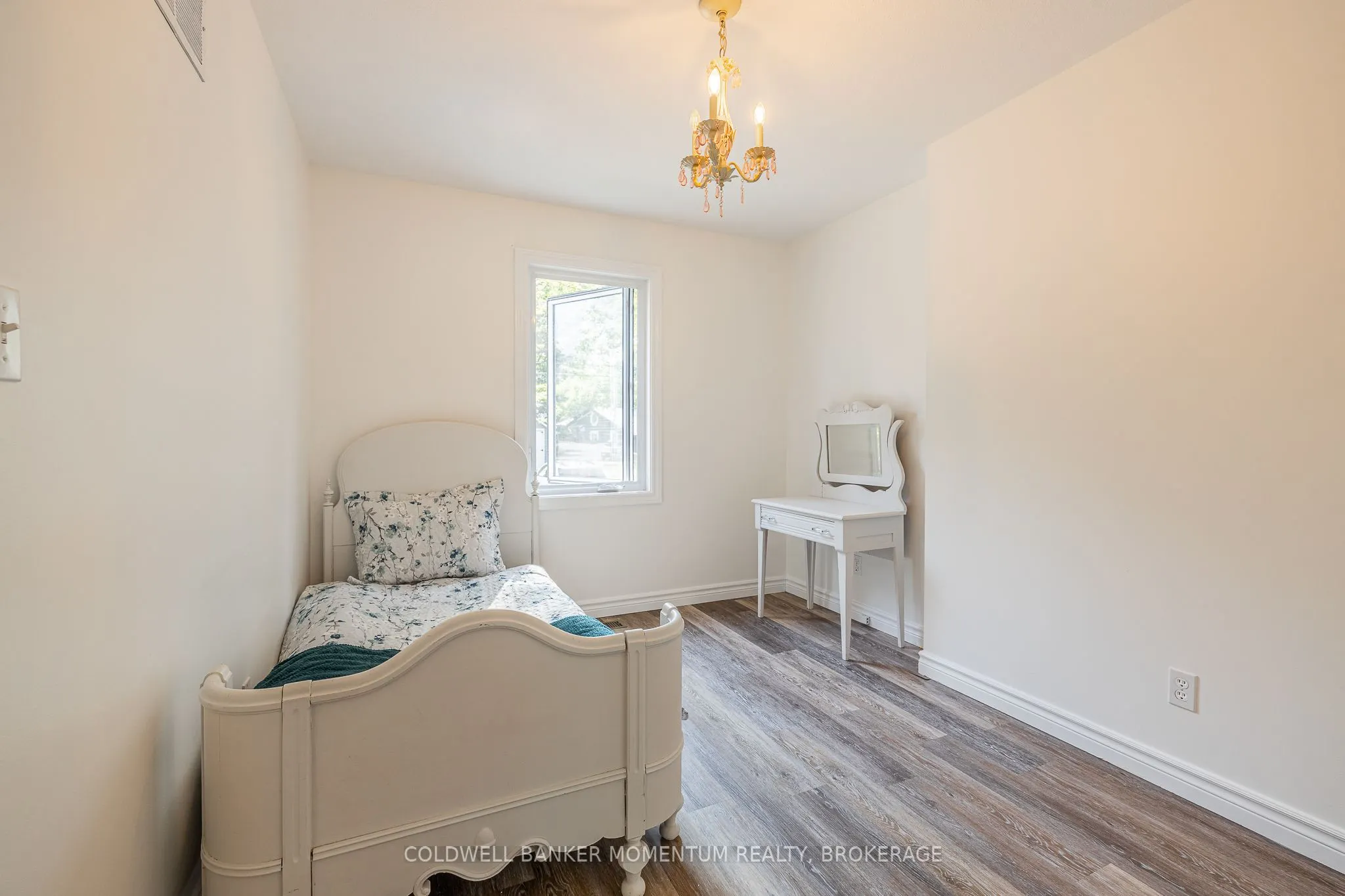 348 Cambridge Road W