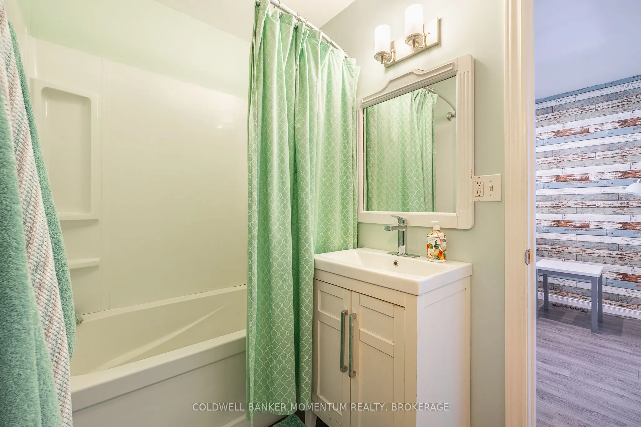 348 Cambridge Road W