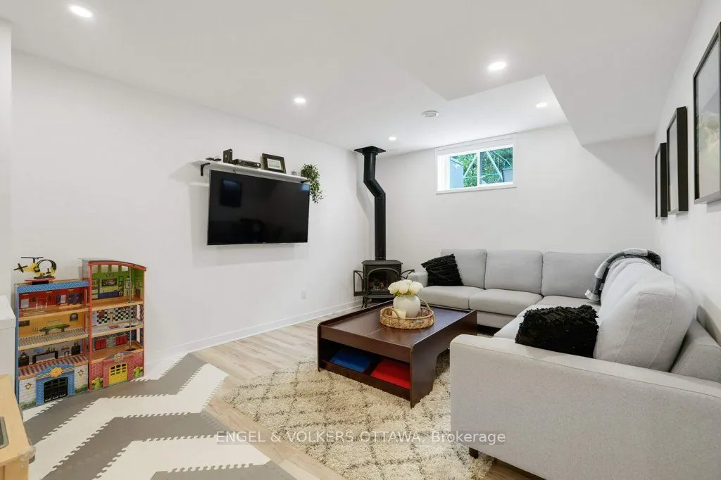 124 Abbey Crescent