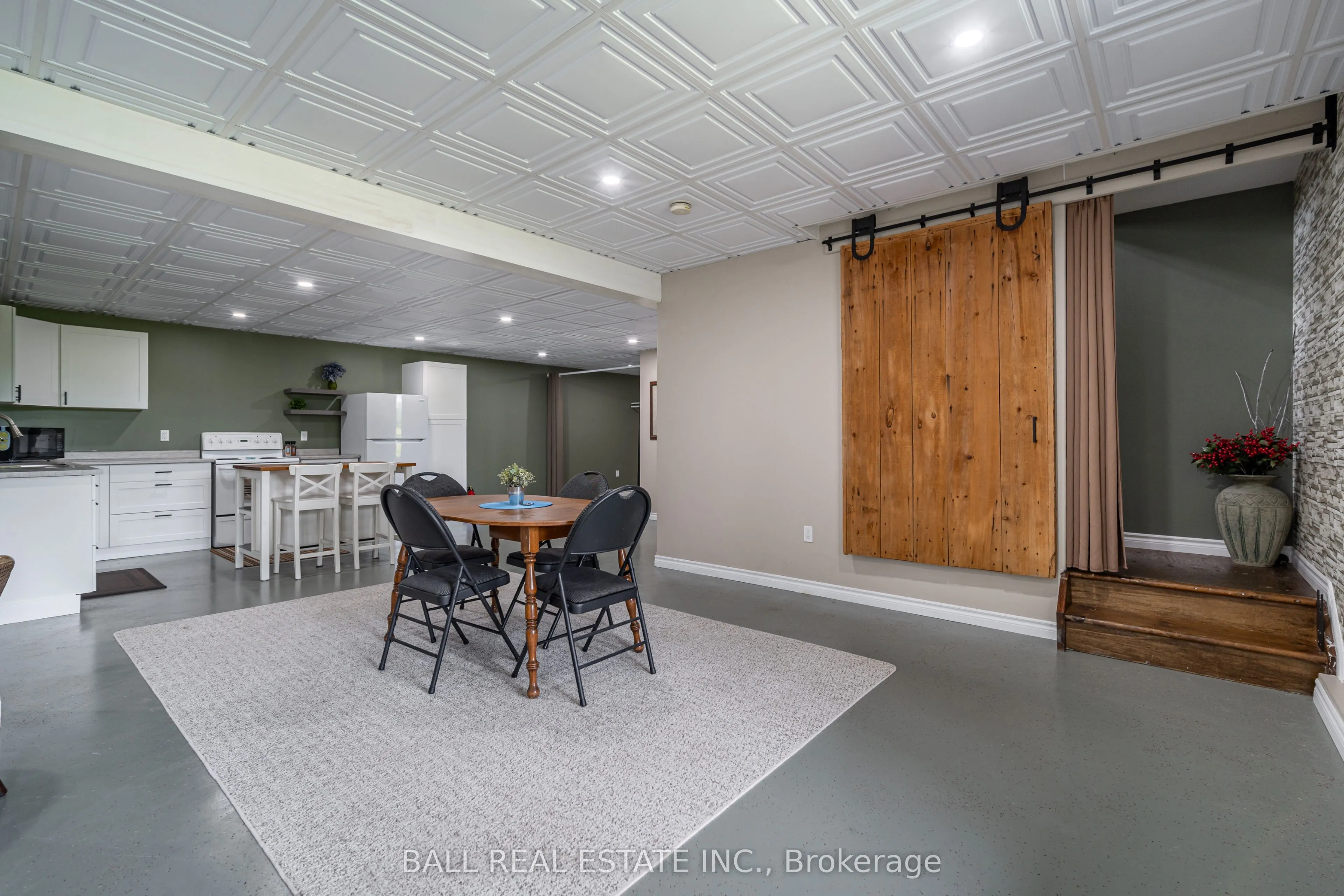 2120 Deer Bay Road