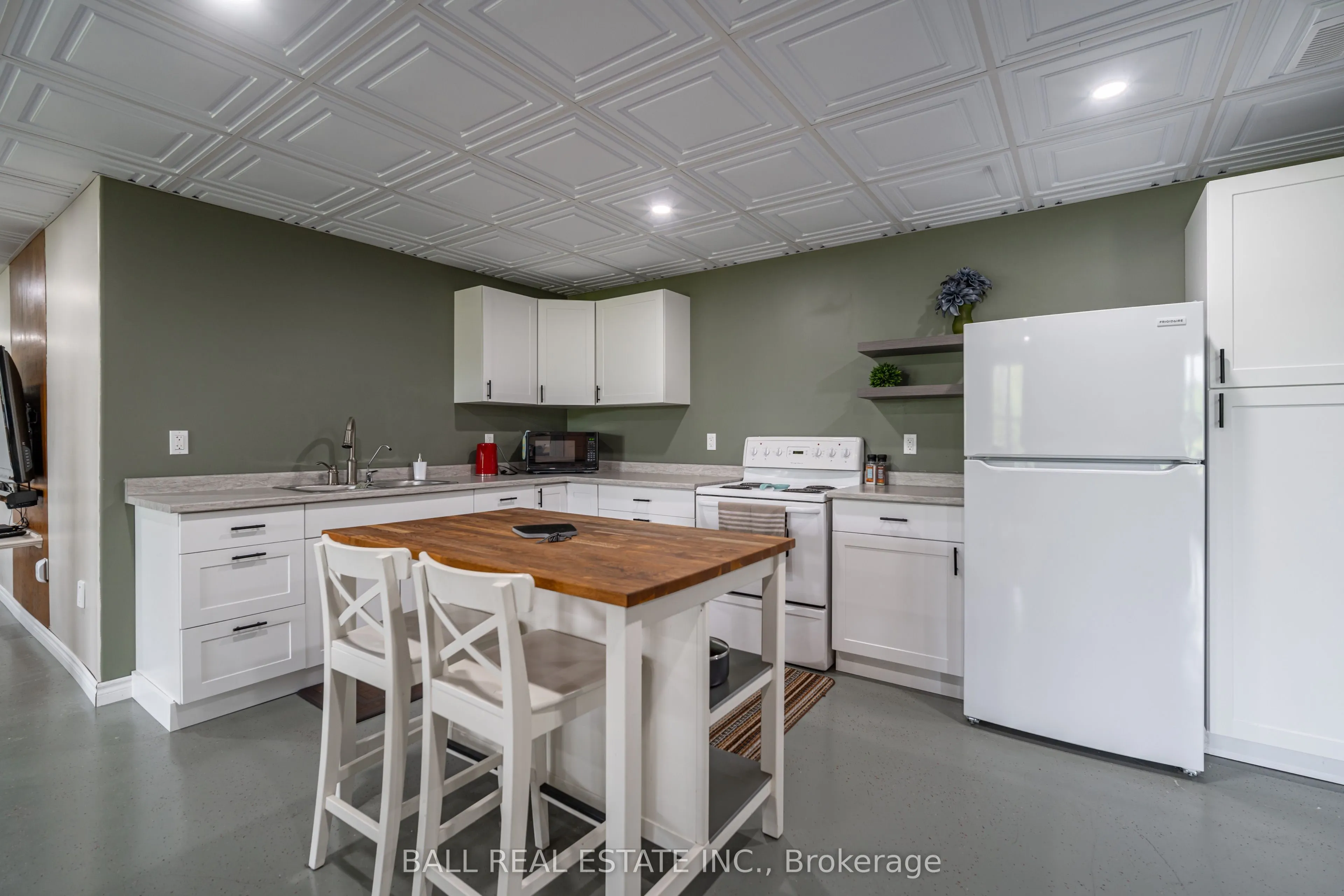 2120 Deer Bay Road