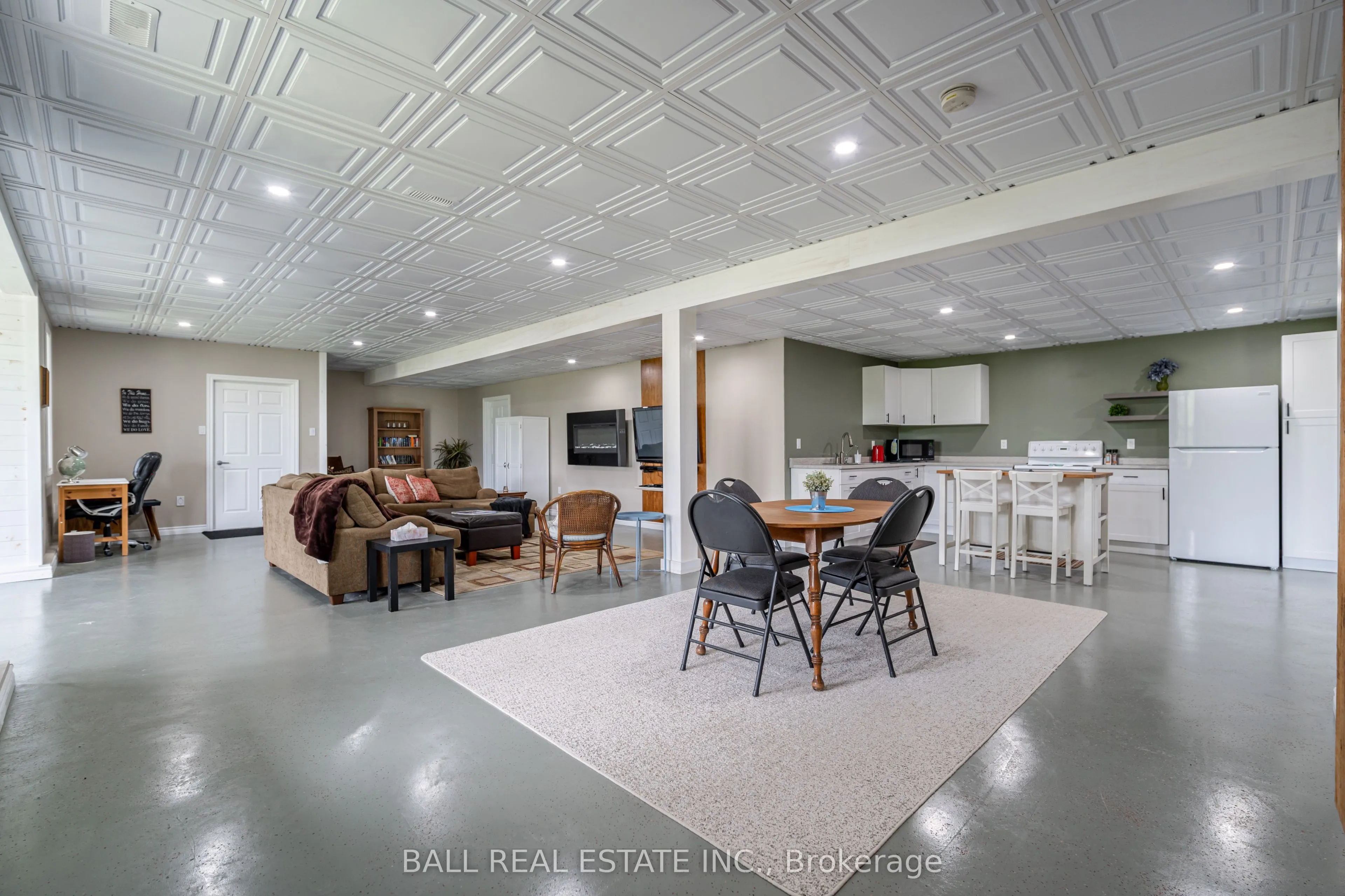 2120 Deer Bay Road