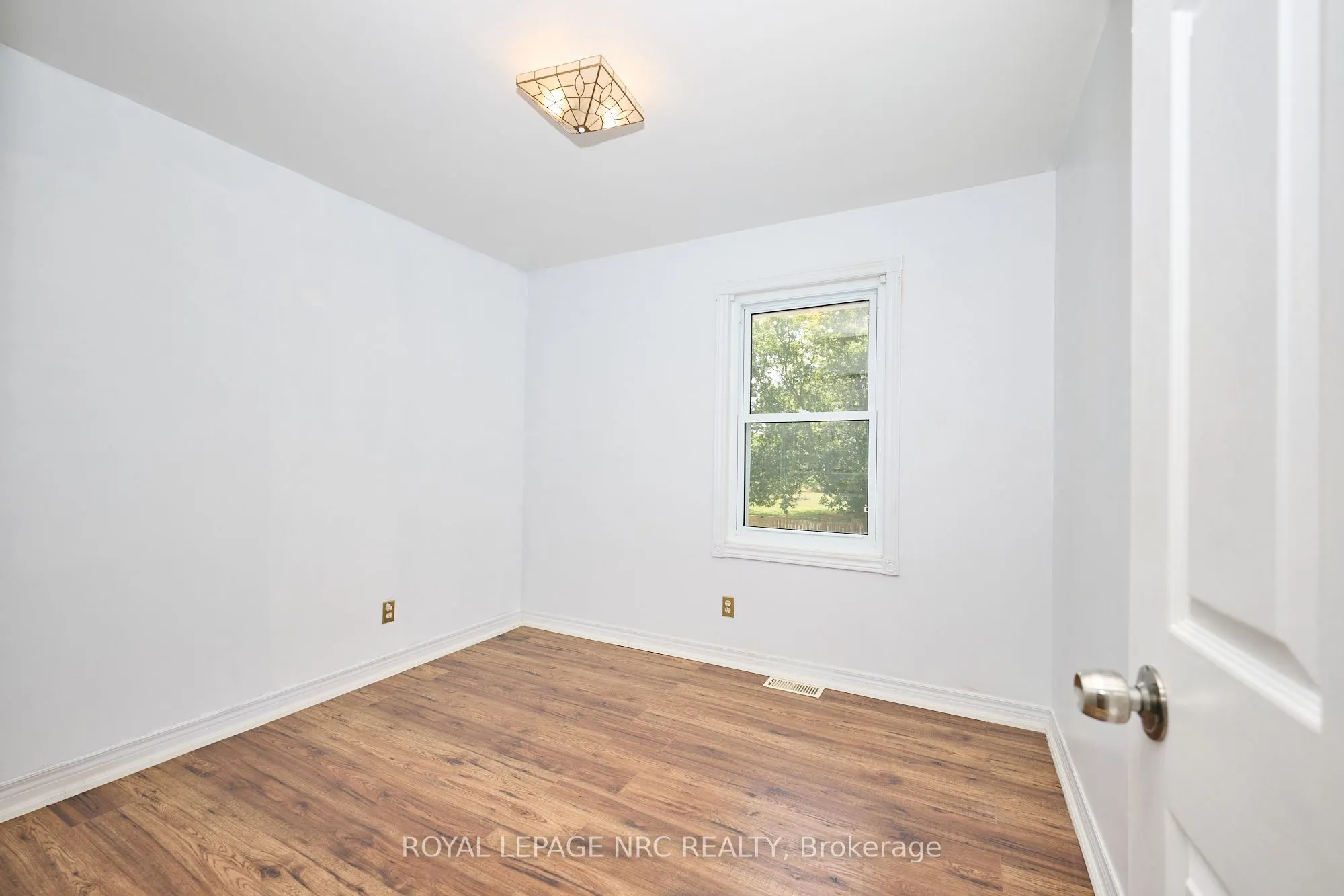 4040 Lakeshore Road