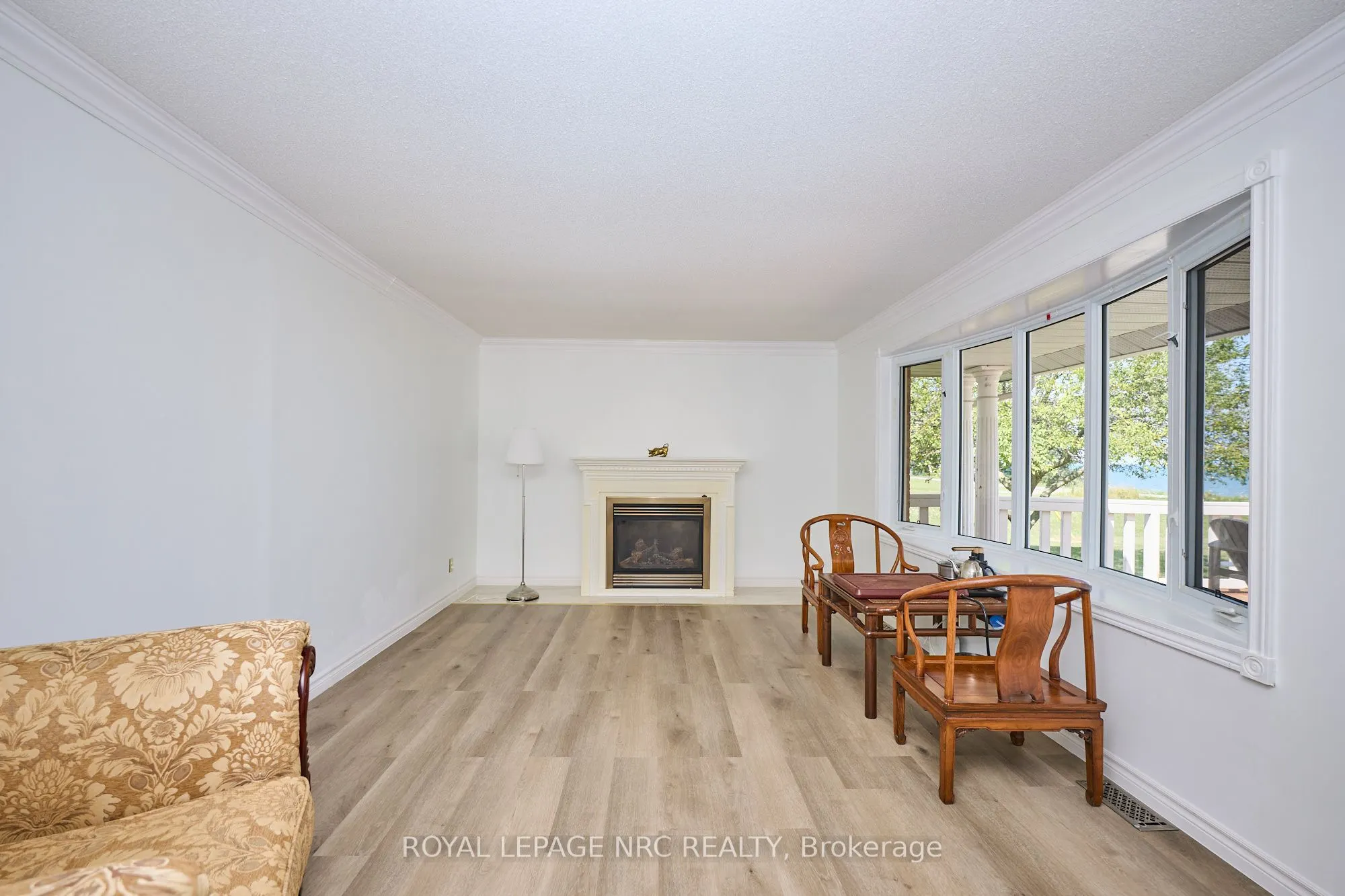 4040 Lakeshore Road