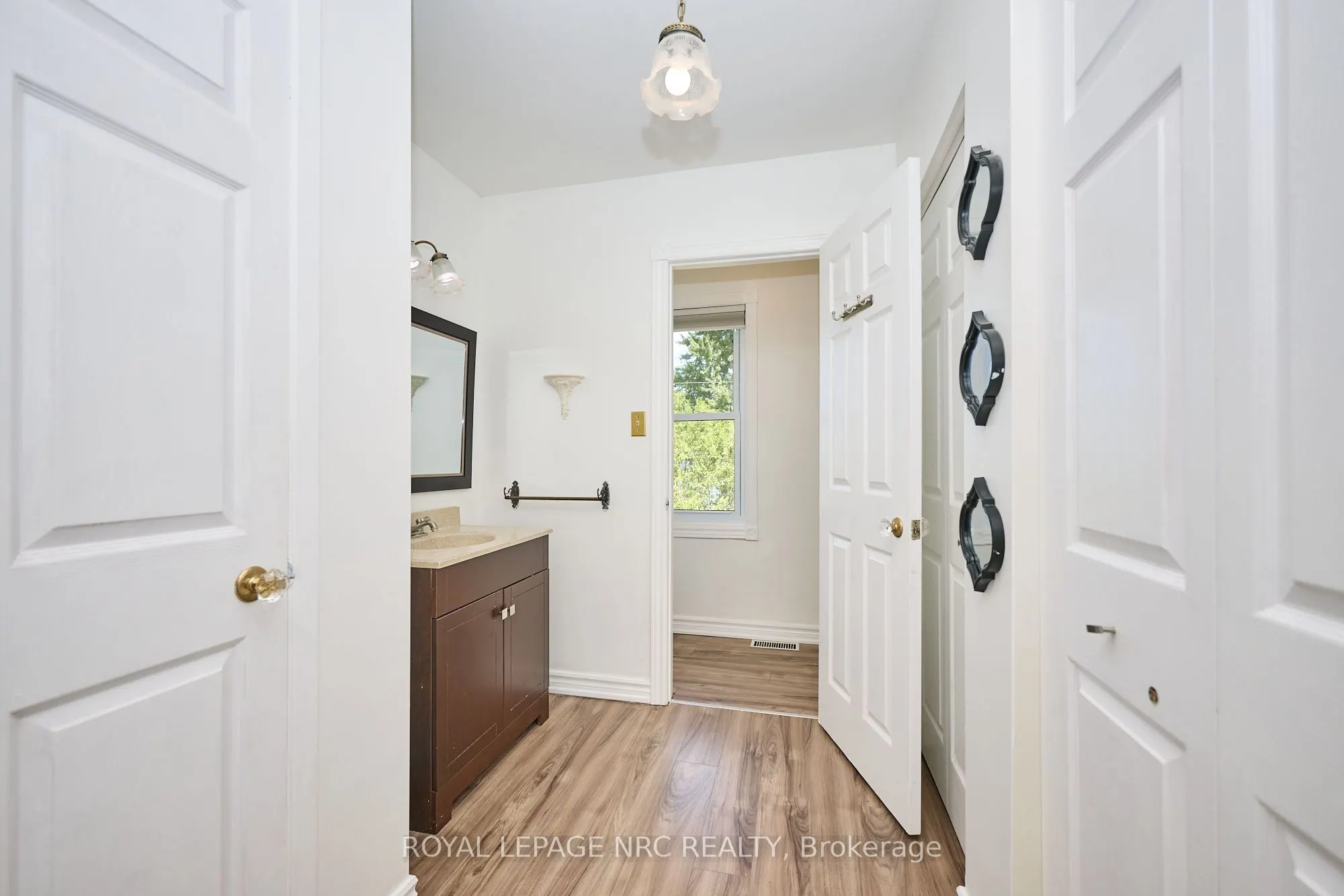 4040 Lakeshore Road
