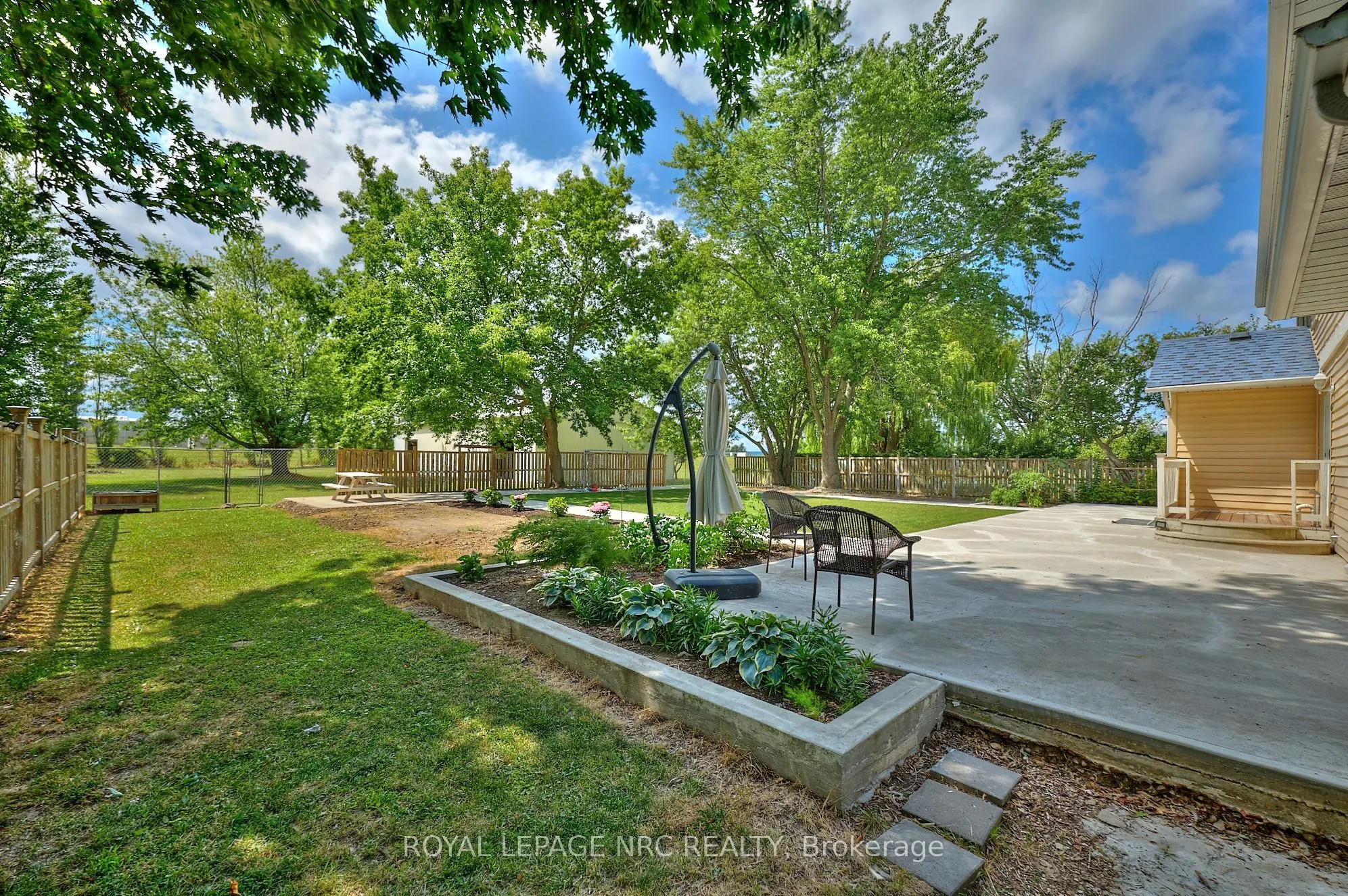 4040 Lakeshore Road