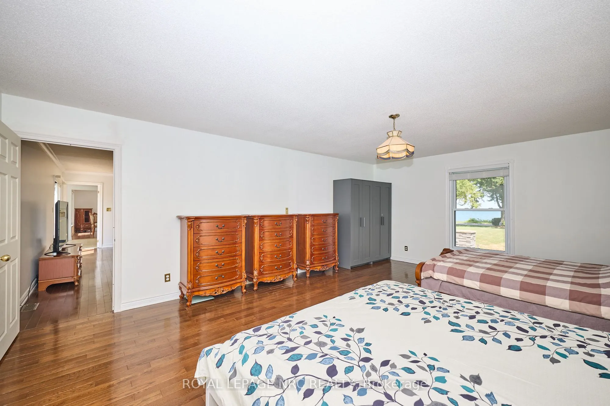 4040 Lakeshore Road
