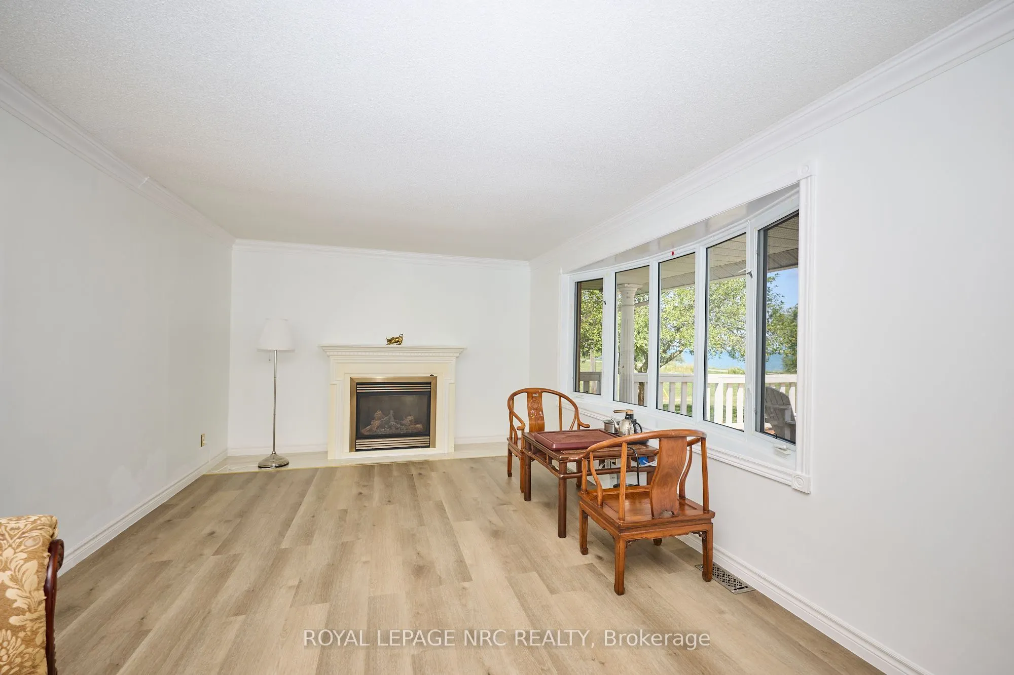 4040 Lakeshore Road