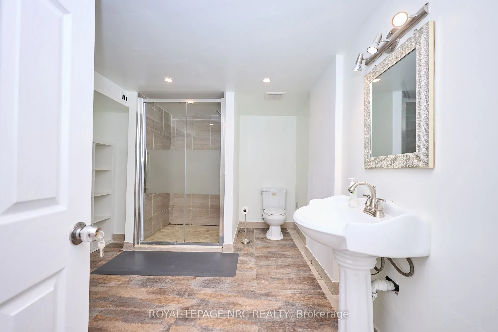 4040 Lakeshore Road