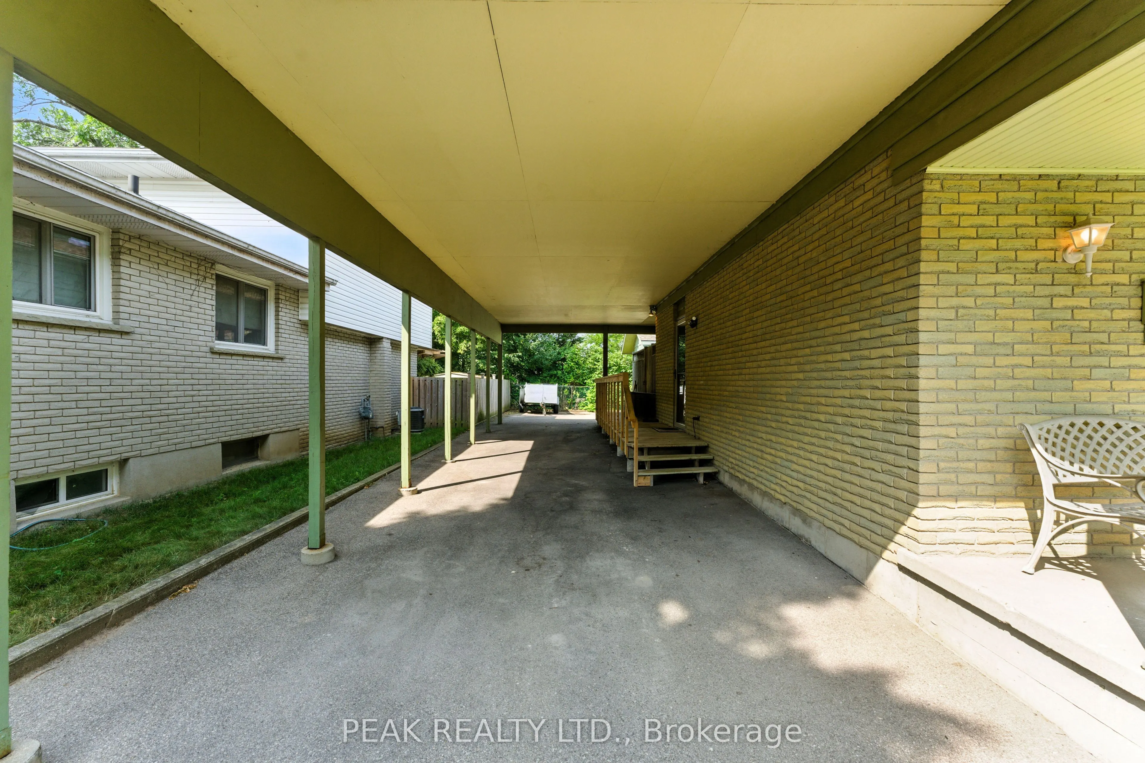 7 Palm Crescent