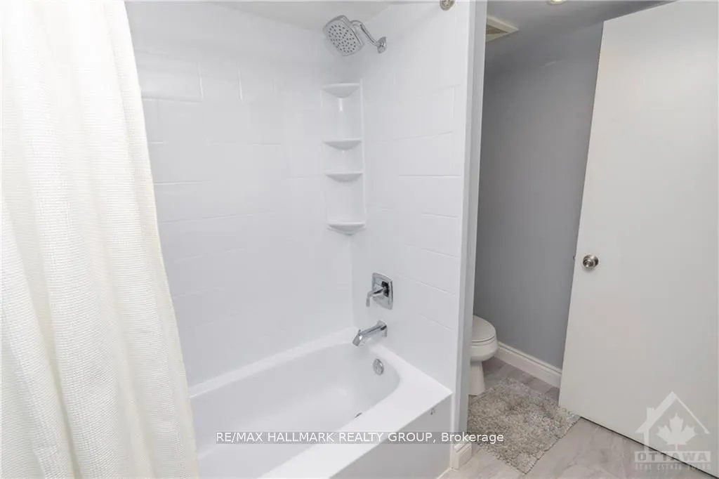 475 Laurier Street W, #205