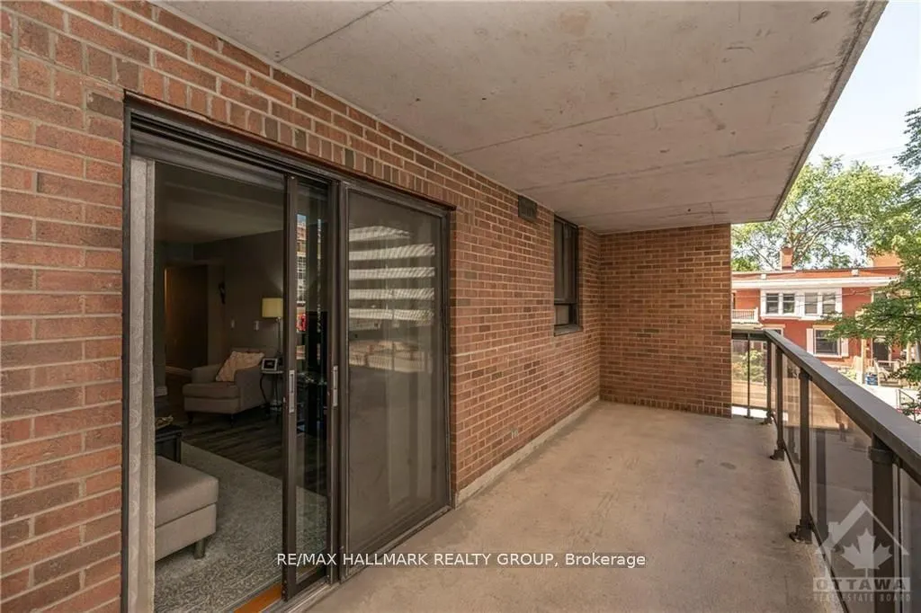 475 Laurier Street W, #205