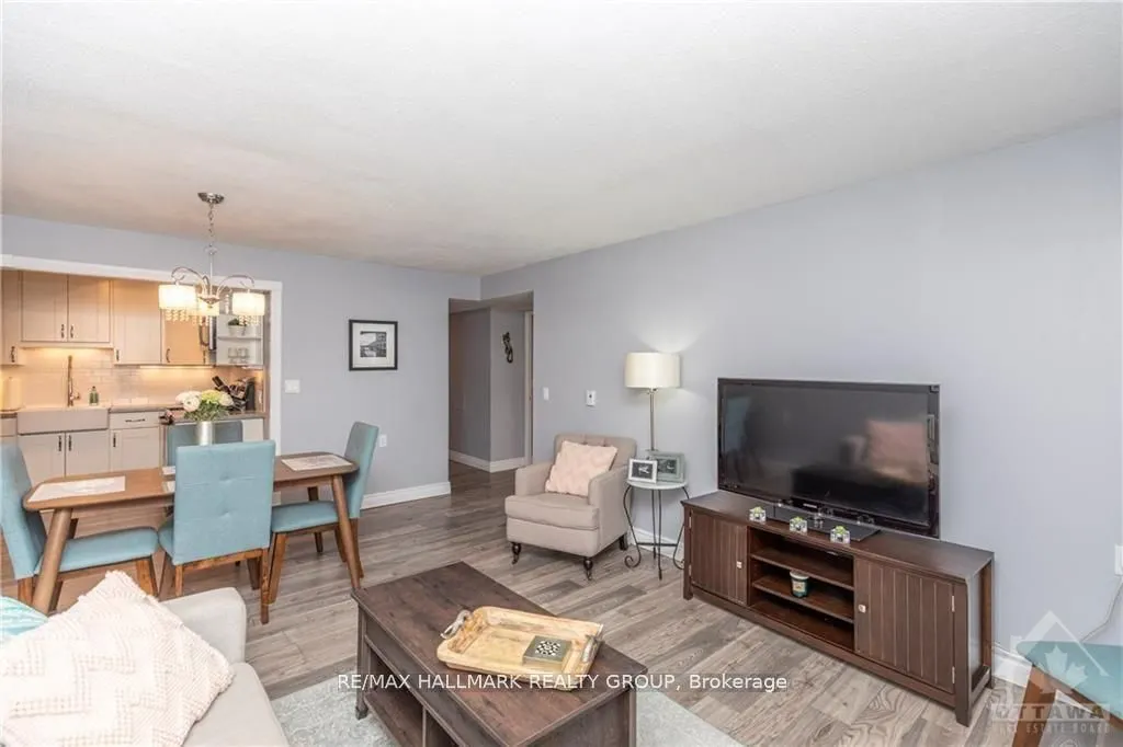 475 Laurier Street W, #205