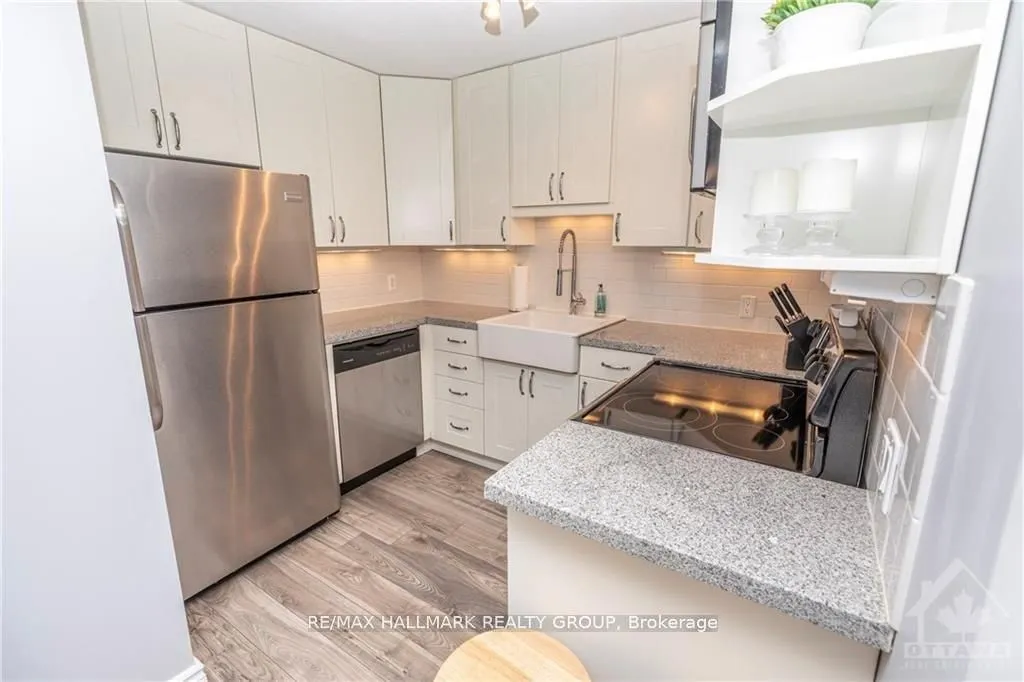 475 Laurier Street W, #205