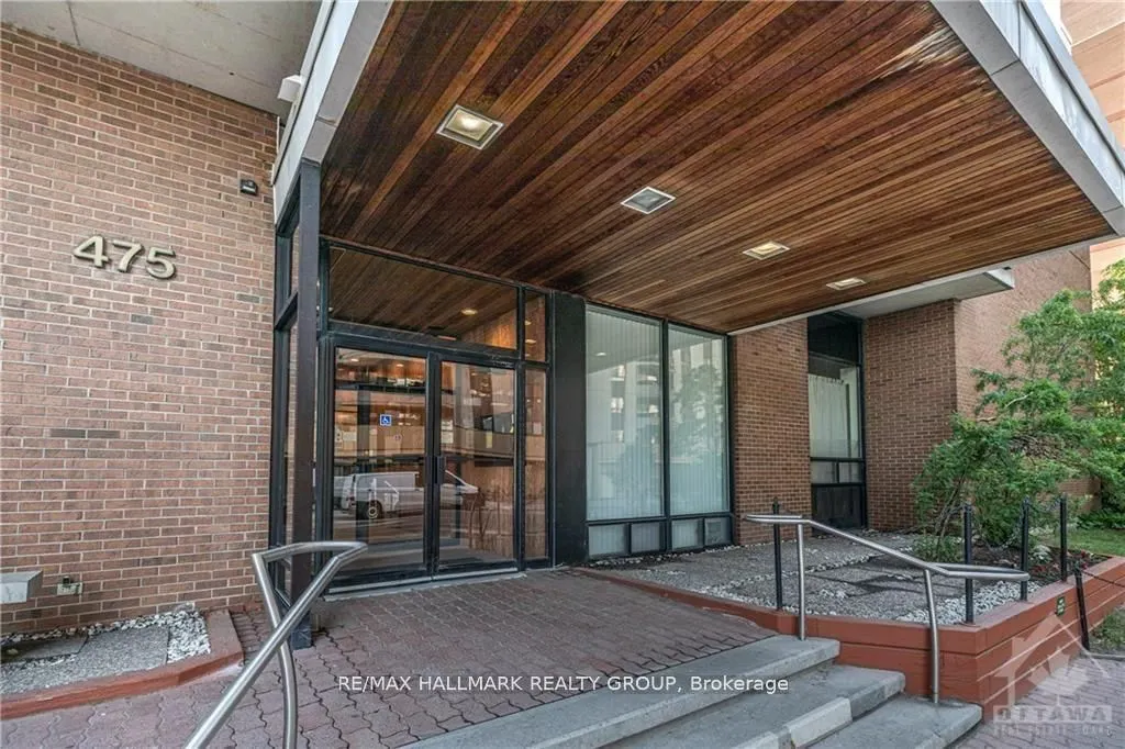 475 Laurier Street W, #205