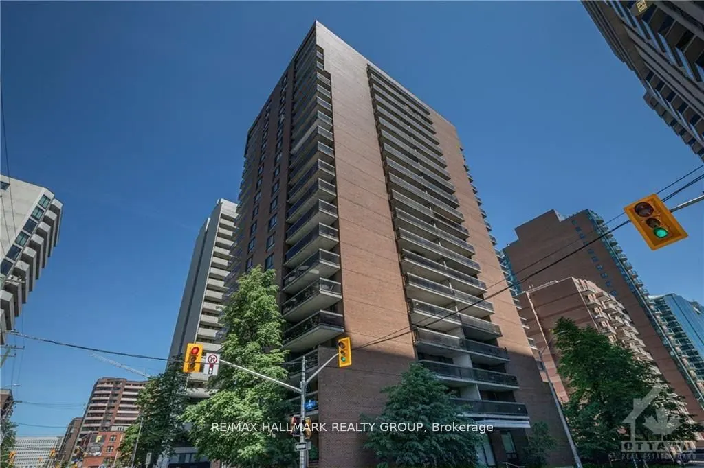 475 Laurier Street W, #205