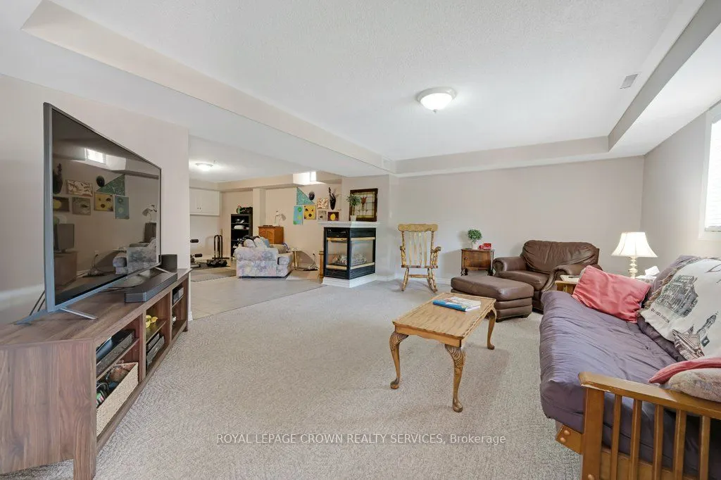 32 Kingfisher Crescent