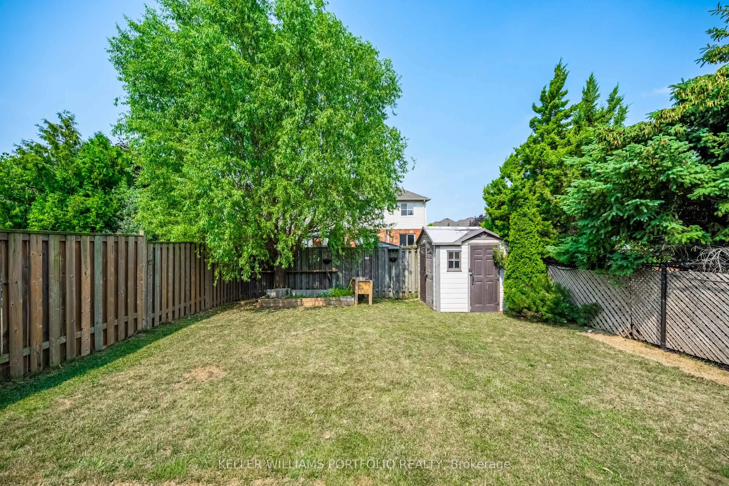 90 Magnolia Crescent
