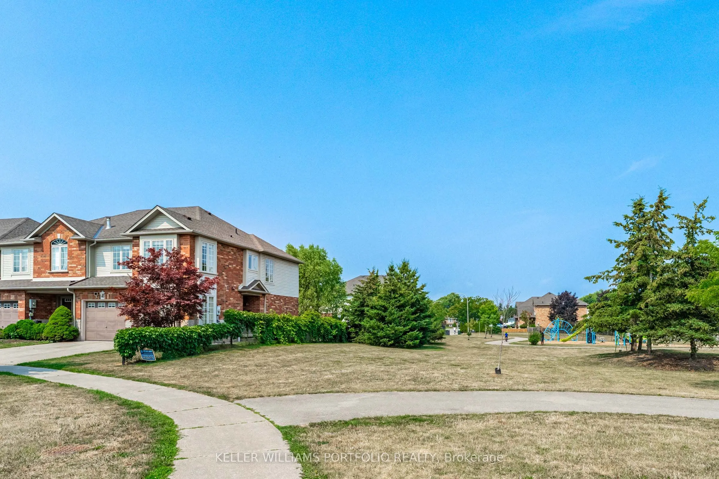 90 Magnolia Crescent