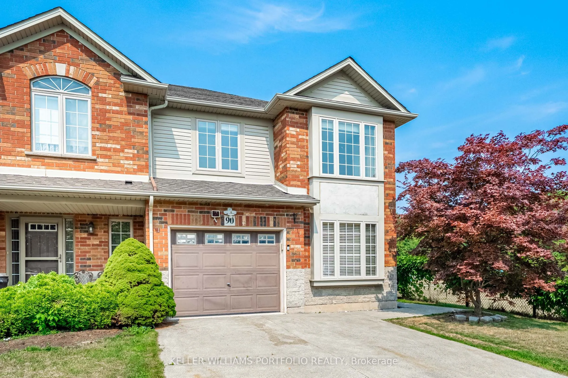 90 Magnolia Crescent