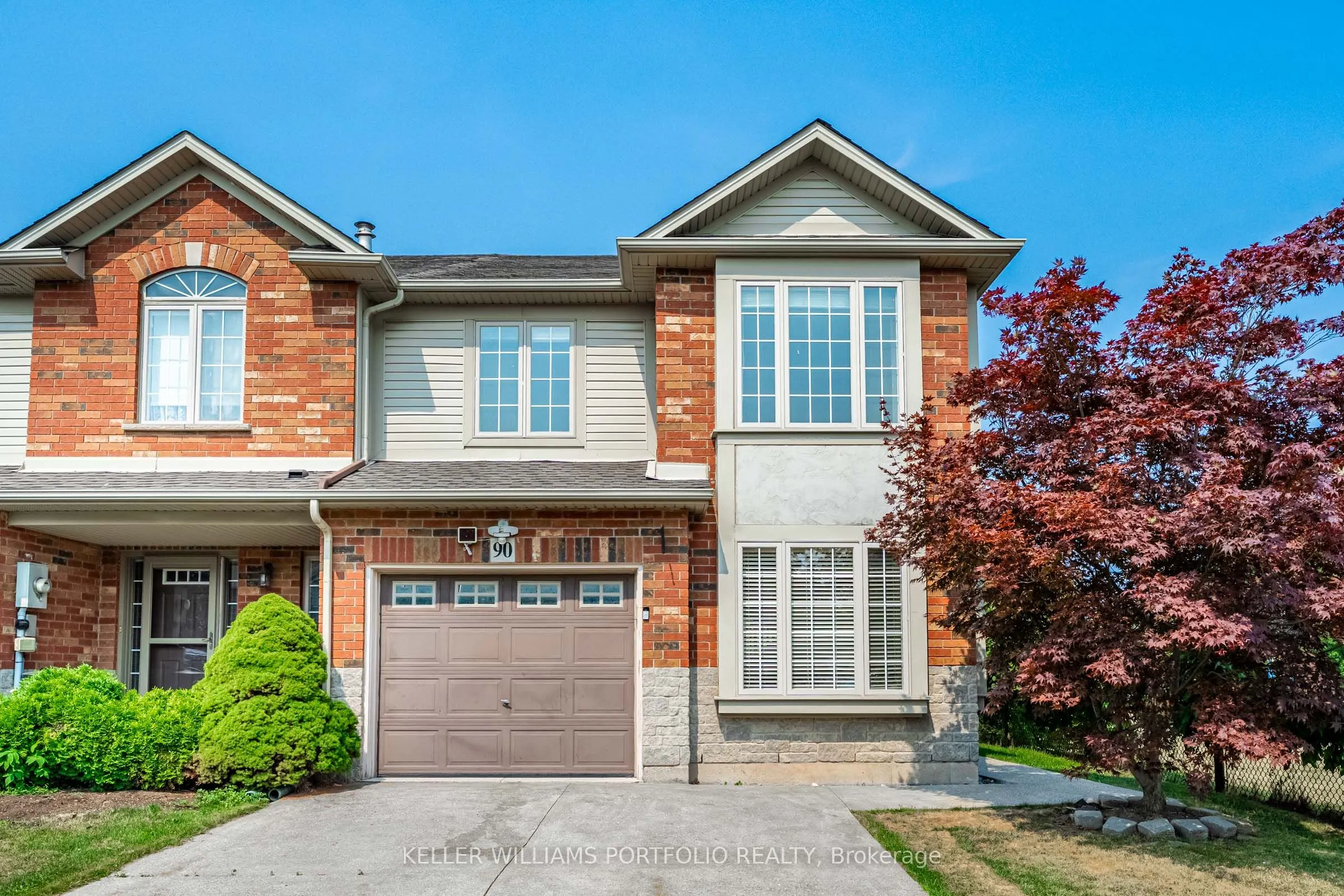 90 Magnolia Crescent