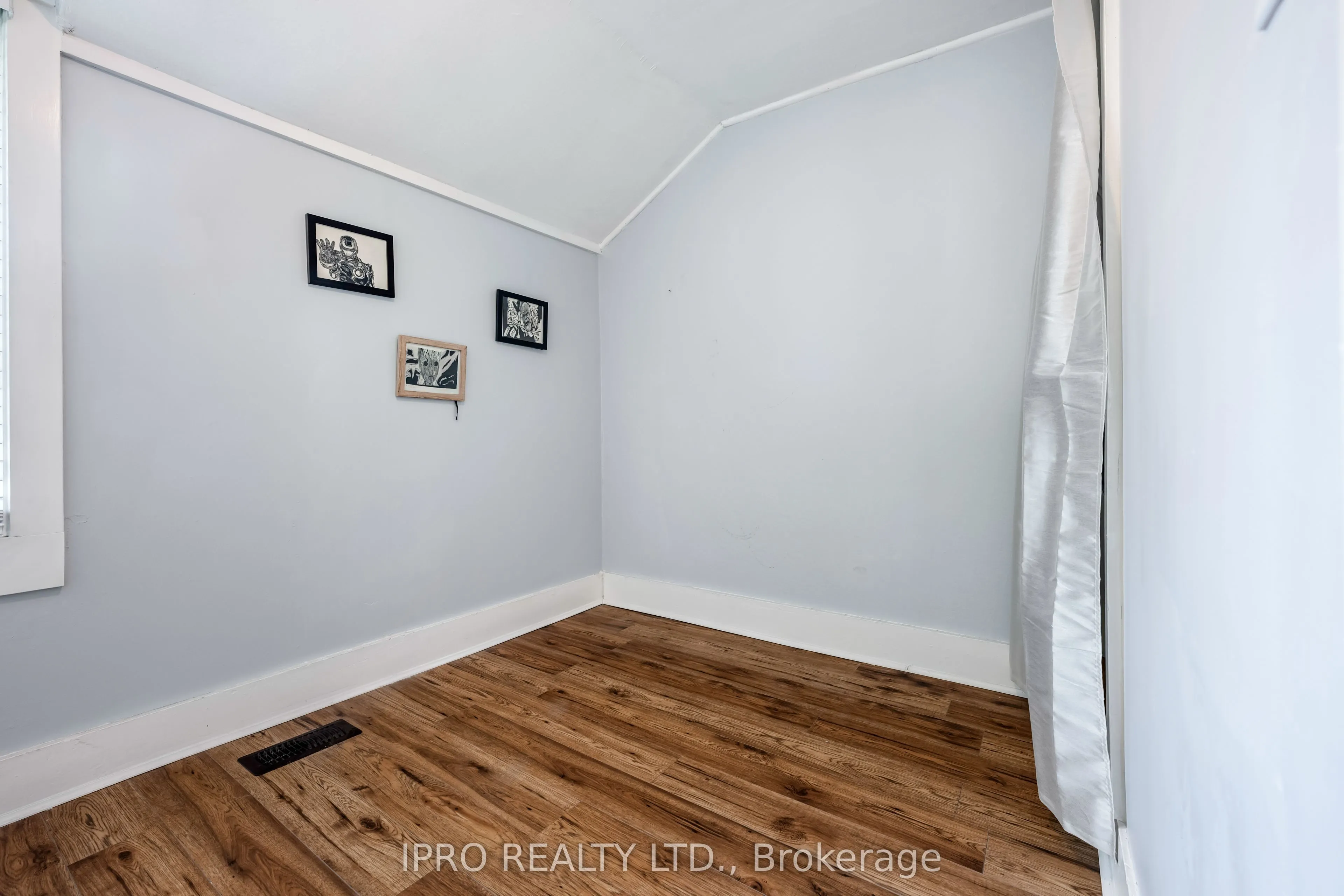 217 Main Street W