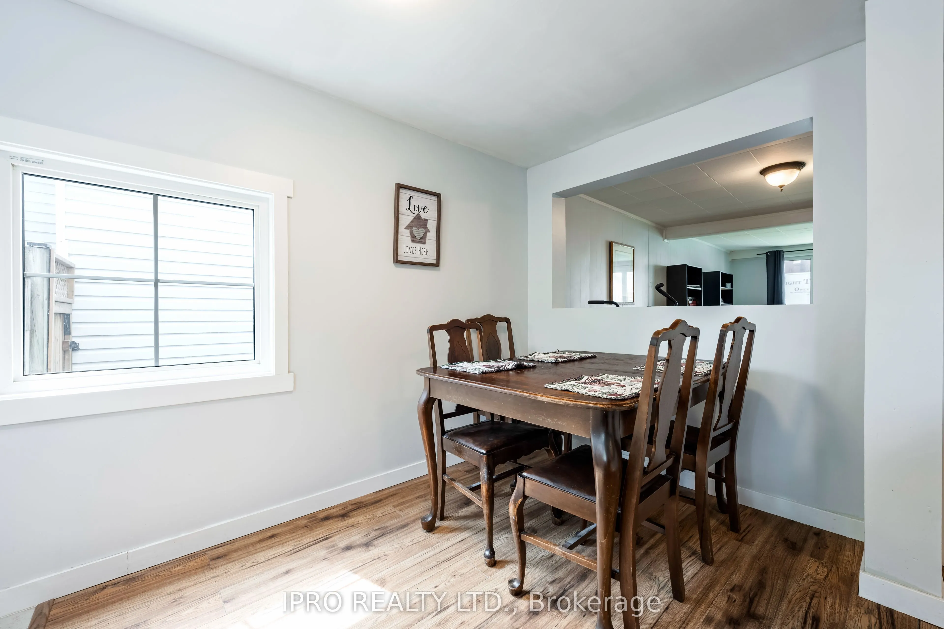 217 Main Street W